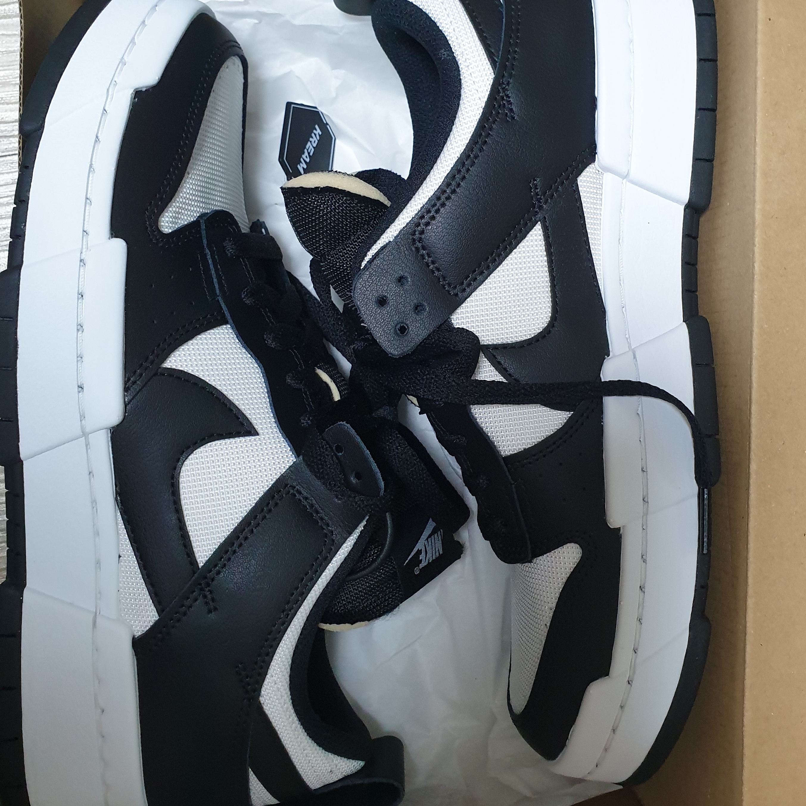 (W) Nike Dunk Low Disrupt Black White 착용 스타일