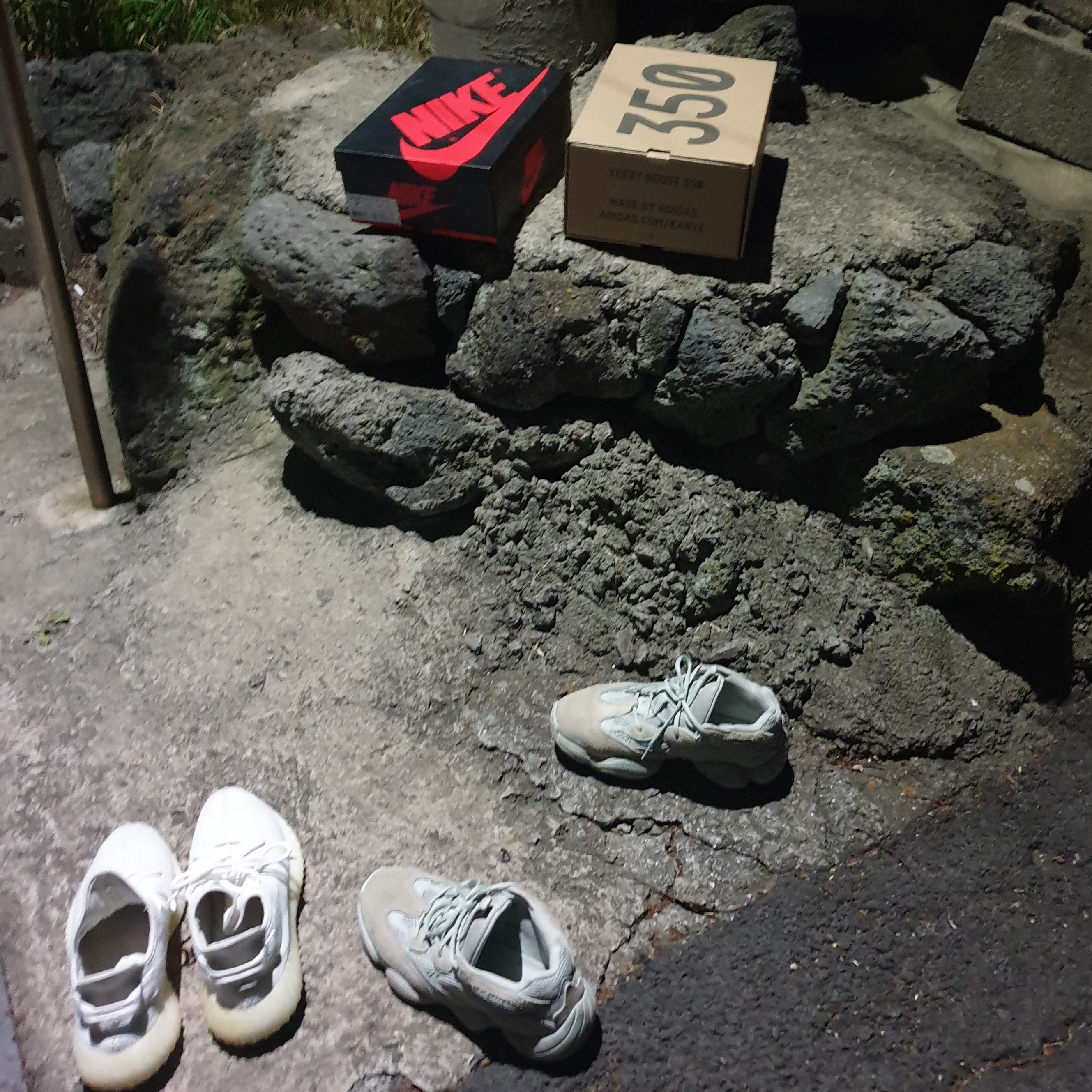 Adidas Yeezy 500 Salt, Adidas Yeezy Boost 350 V2 Cream/Triple White 착용 스타일