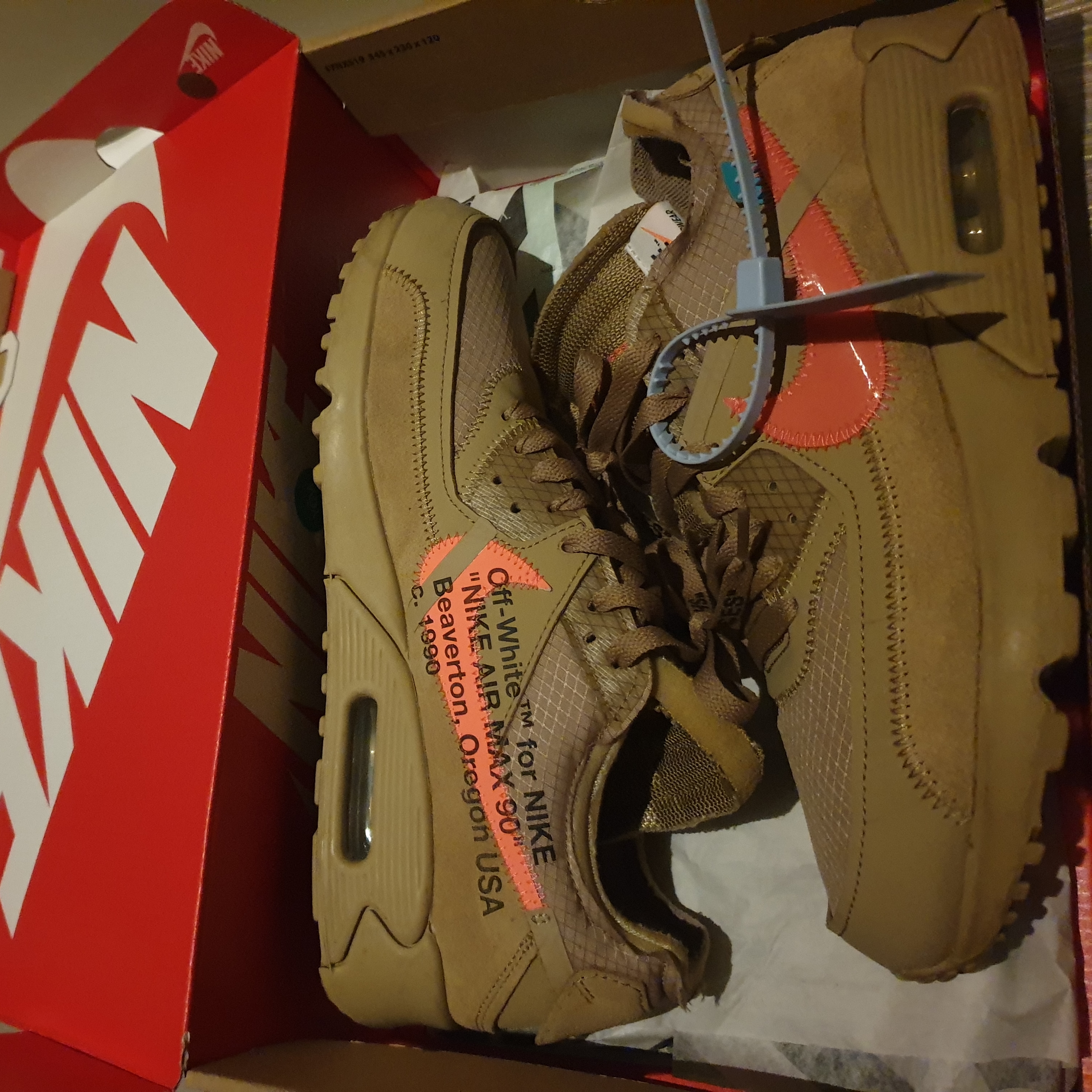 Nike x Off-White Air Max 90 V2 Desert Ore 착용 스타일