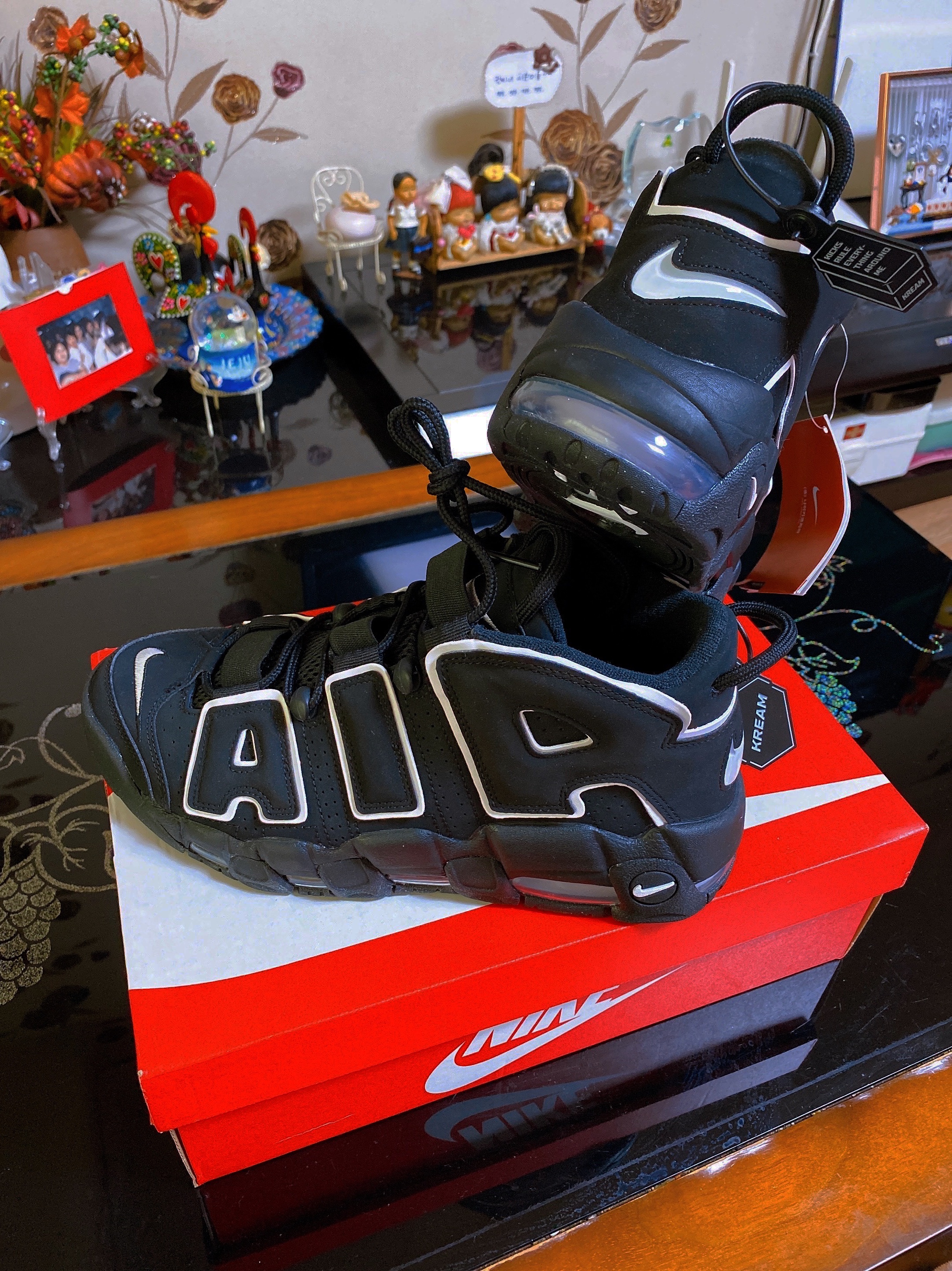 Nike Air More Uptempo Black White 2020 착용 스타일 - 5