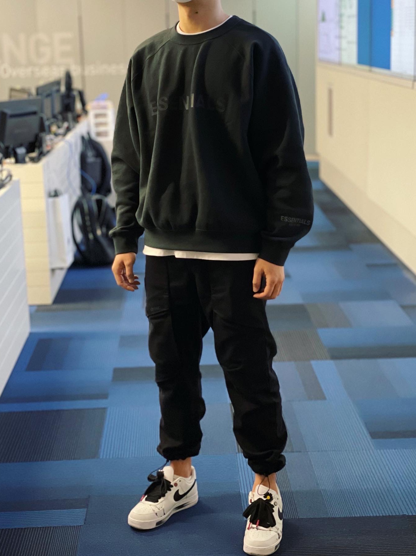 Essentials 3D Silicon Applique Crewneck Dark Slate/Black 2020, Nike x Peaceminusone Air Force 1 Low Para-Noise 2.0 착용 스타일 - 2