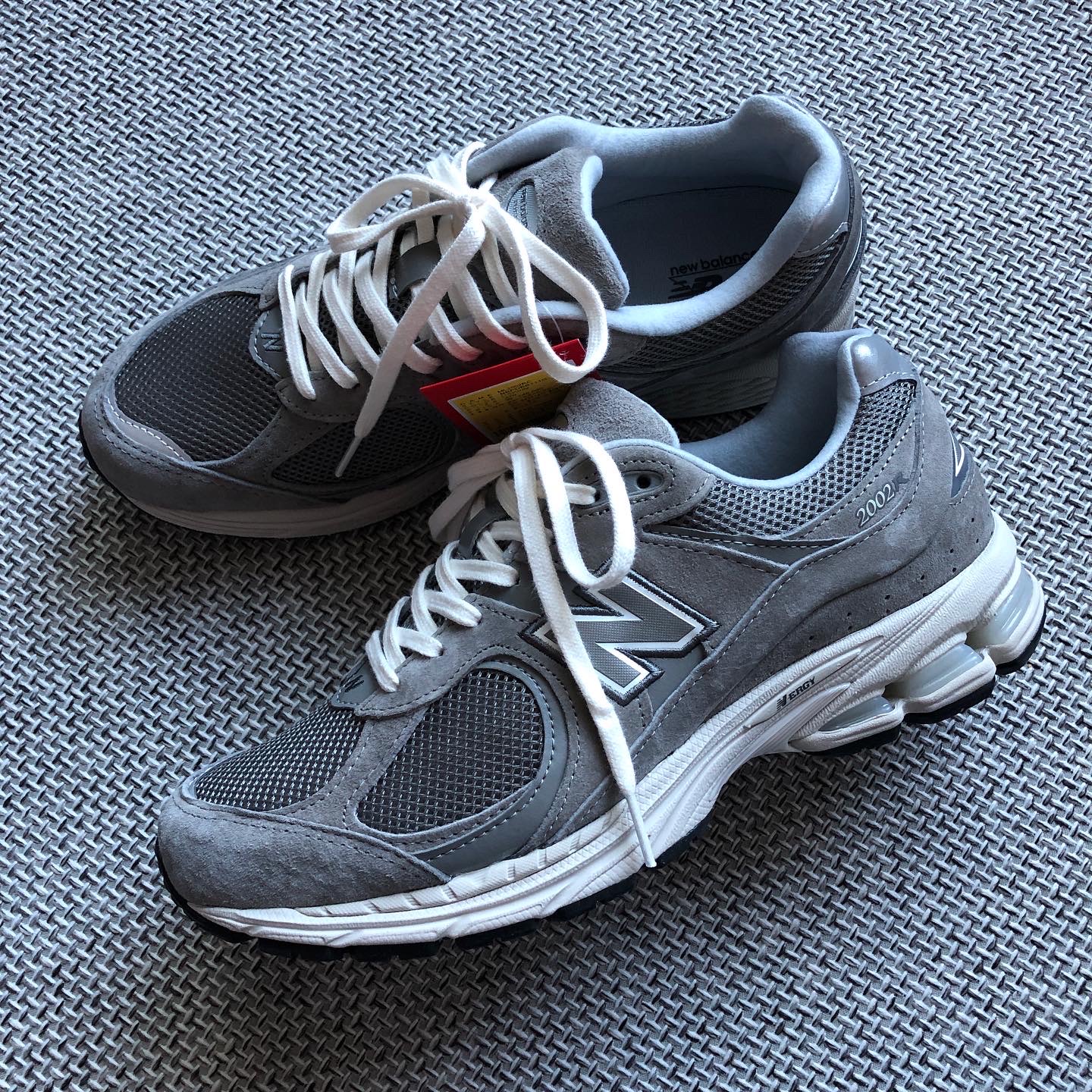 New Balance 2002R Grey 착용 스타일 - 3