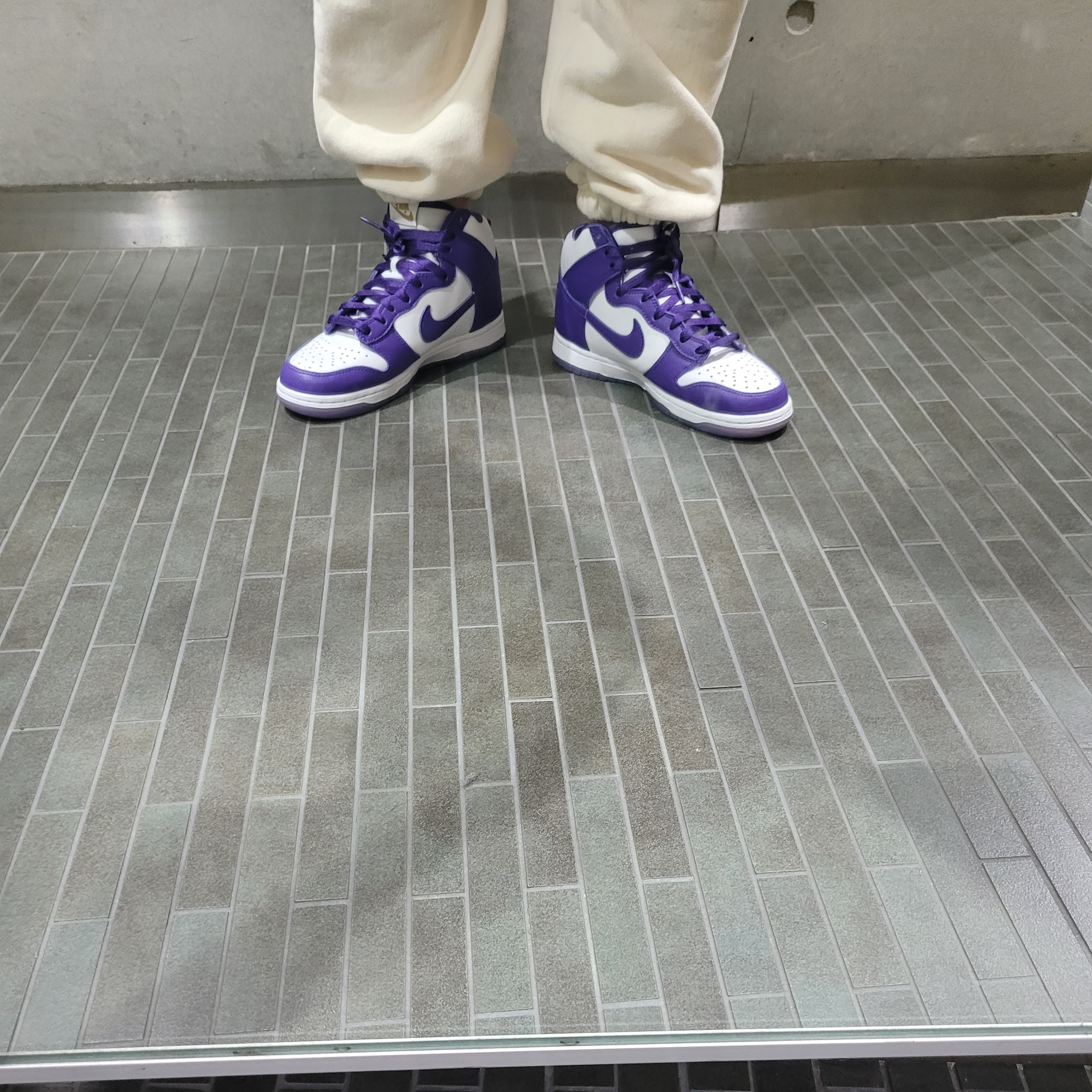 (W) Nike Dunk High SP Varsity Purple 착용 스타일 - 2