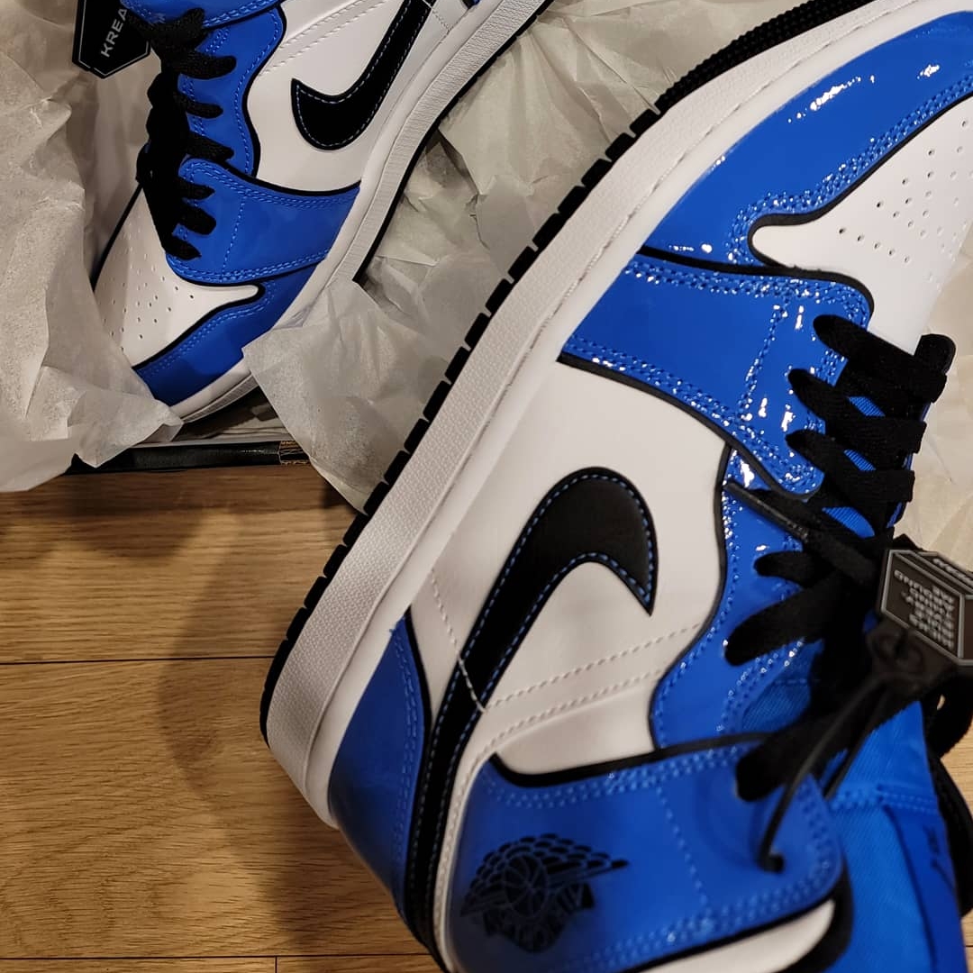Jordan 1 Mid SE Signal Blue 착용 스타일