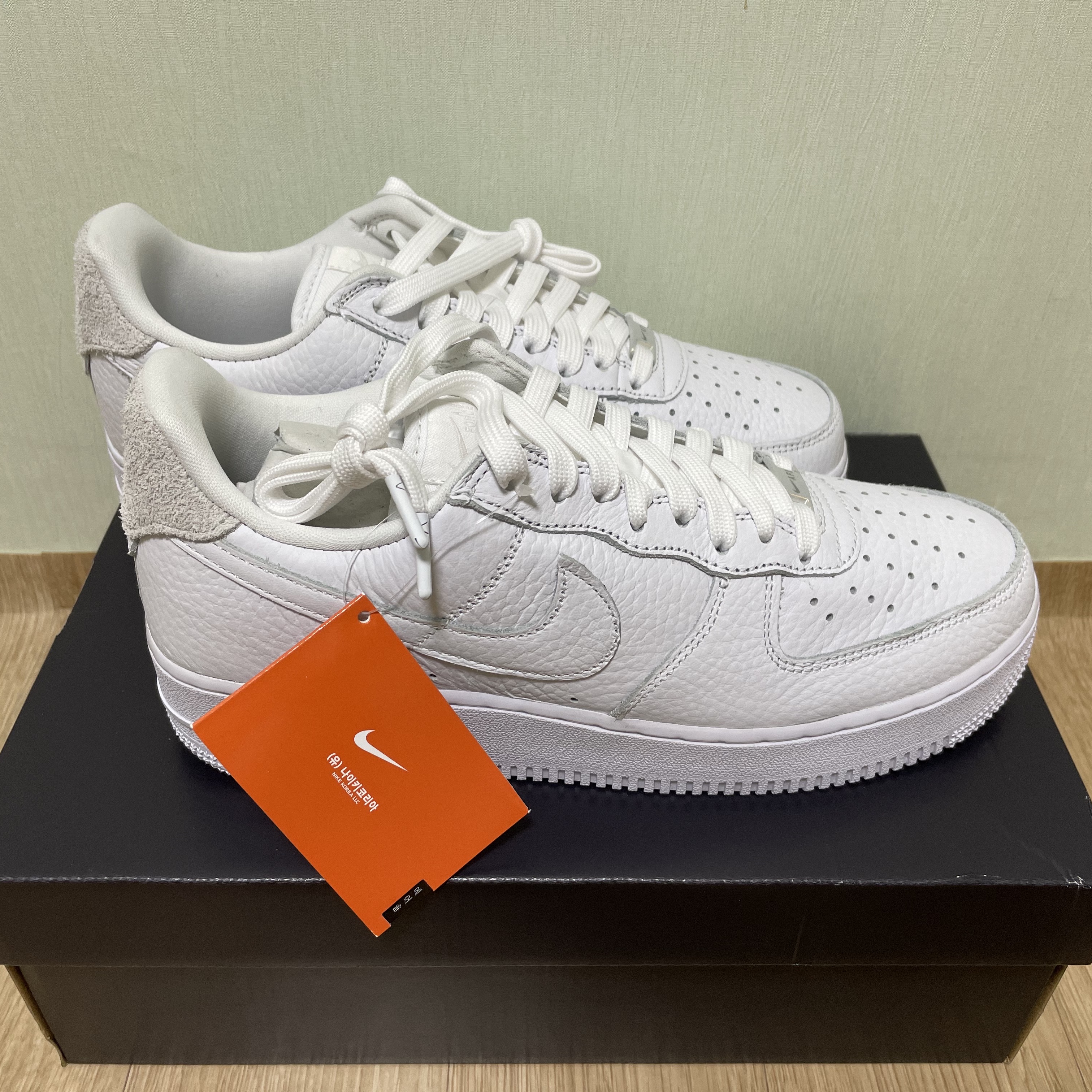 Nike x Stussy Air Force 1 Low Fossil, Nike Air Force 1 '07 Craft Vast Grey 착용 스타일 - 3