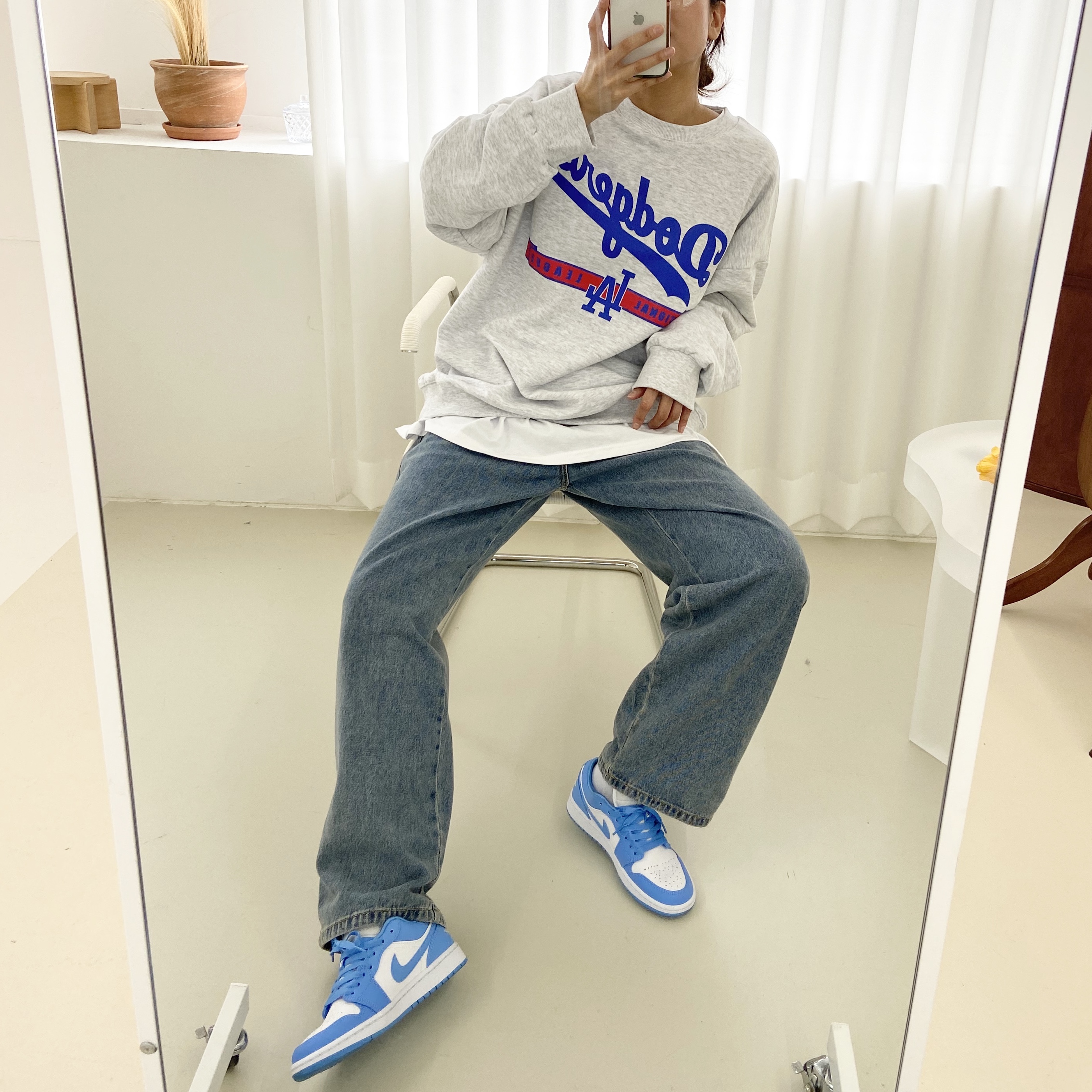 (W) Jordan 1 Low UNC University Blue 착용 스타일 - 2