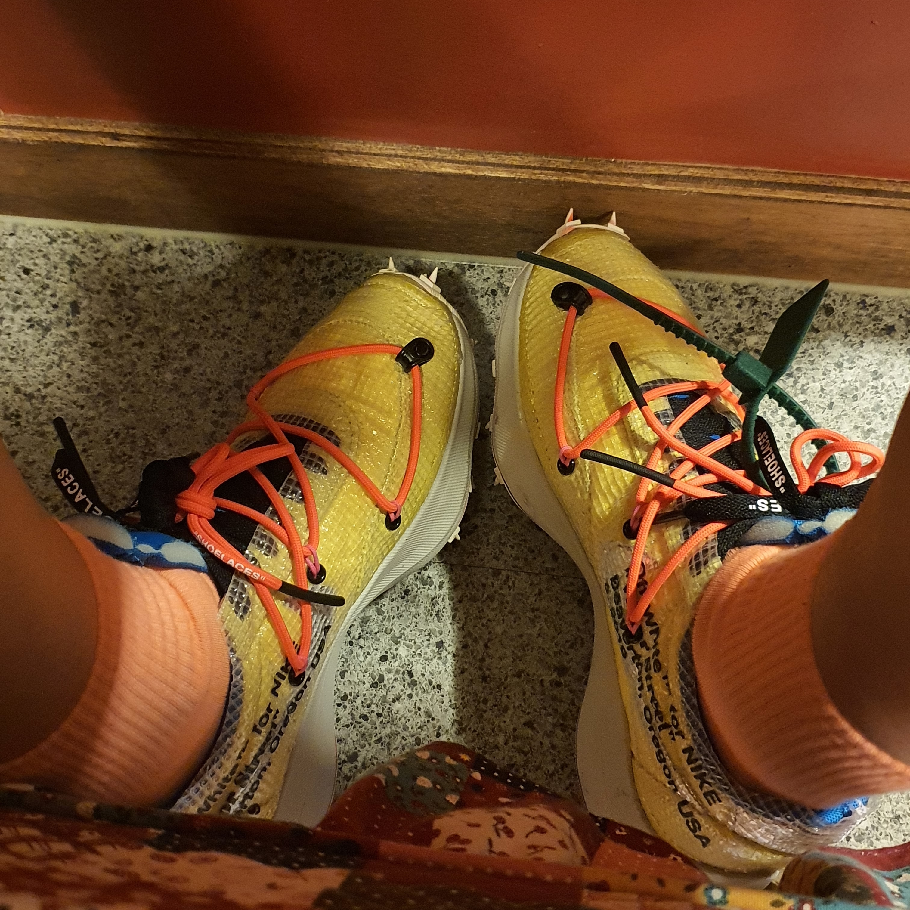 (W) Nike x Off-White Vapor Street Tour Yellow 착용 스타일