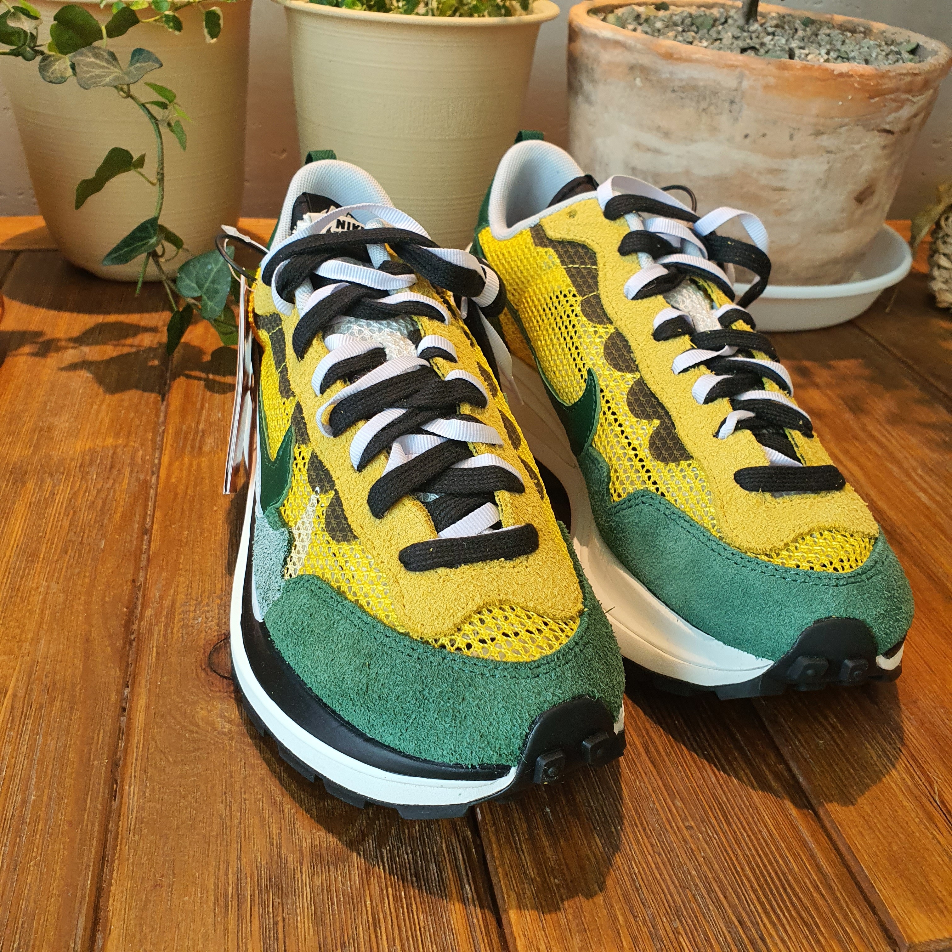 Nike x Sacai VaporWaffle Tour Yellow & Gorge Green Sail 착용 스타일 - 4