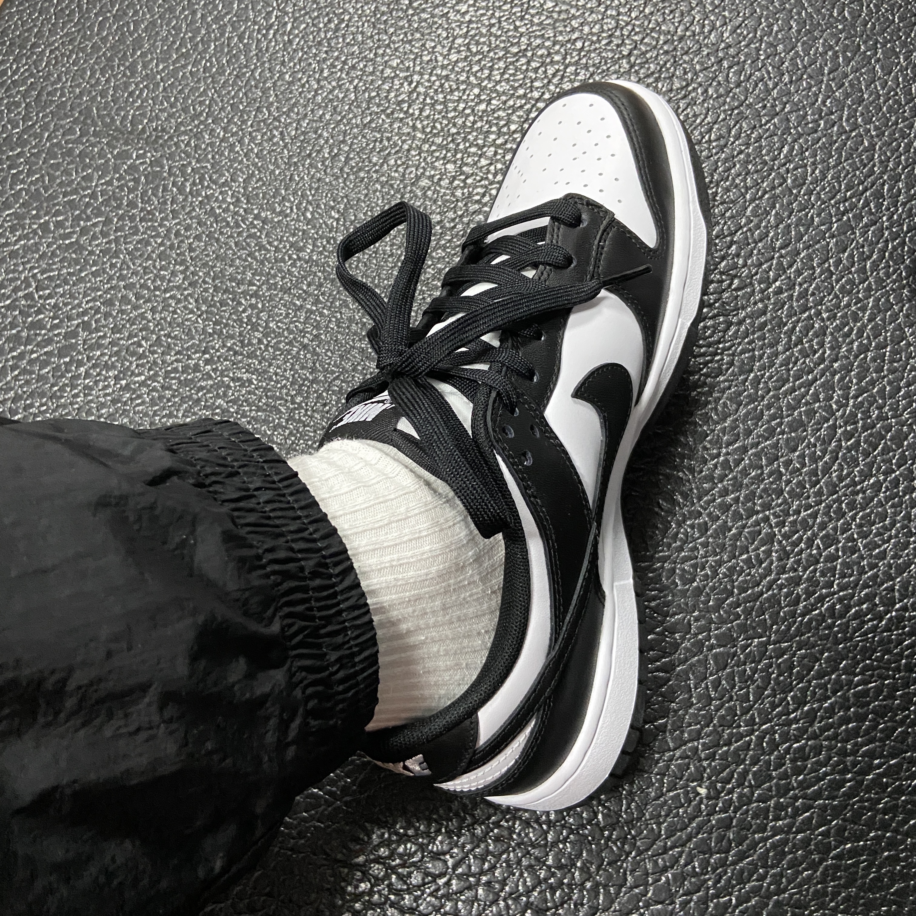 Nike Dunk Low Retro Black 착용 스타일