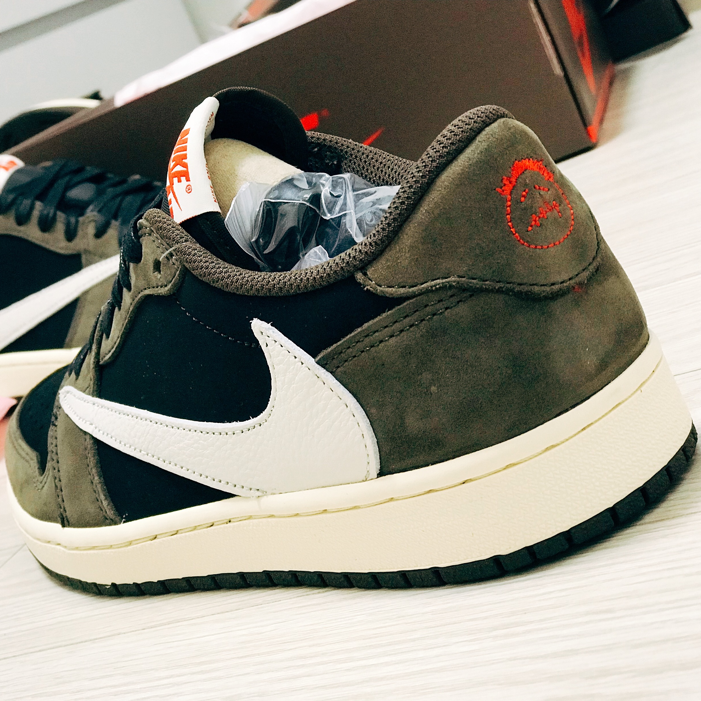 Jordan 1 x Travis Scott Retro Low OG SP Mocha, Jordan 1 x Travis Scott Retro High OG SP Mocha 착용 스타일 - 2