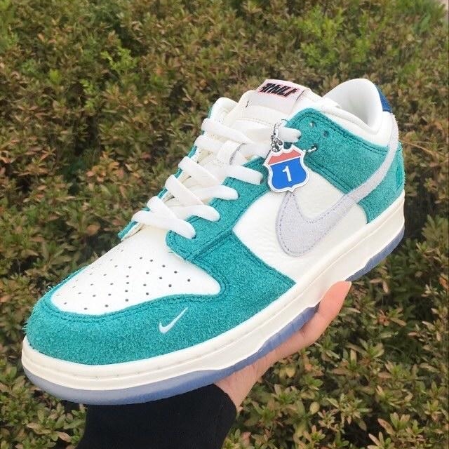 Nike x Kasina Dunk Low Road Sign - Kasina Exclusive 착용 스타일