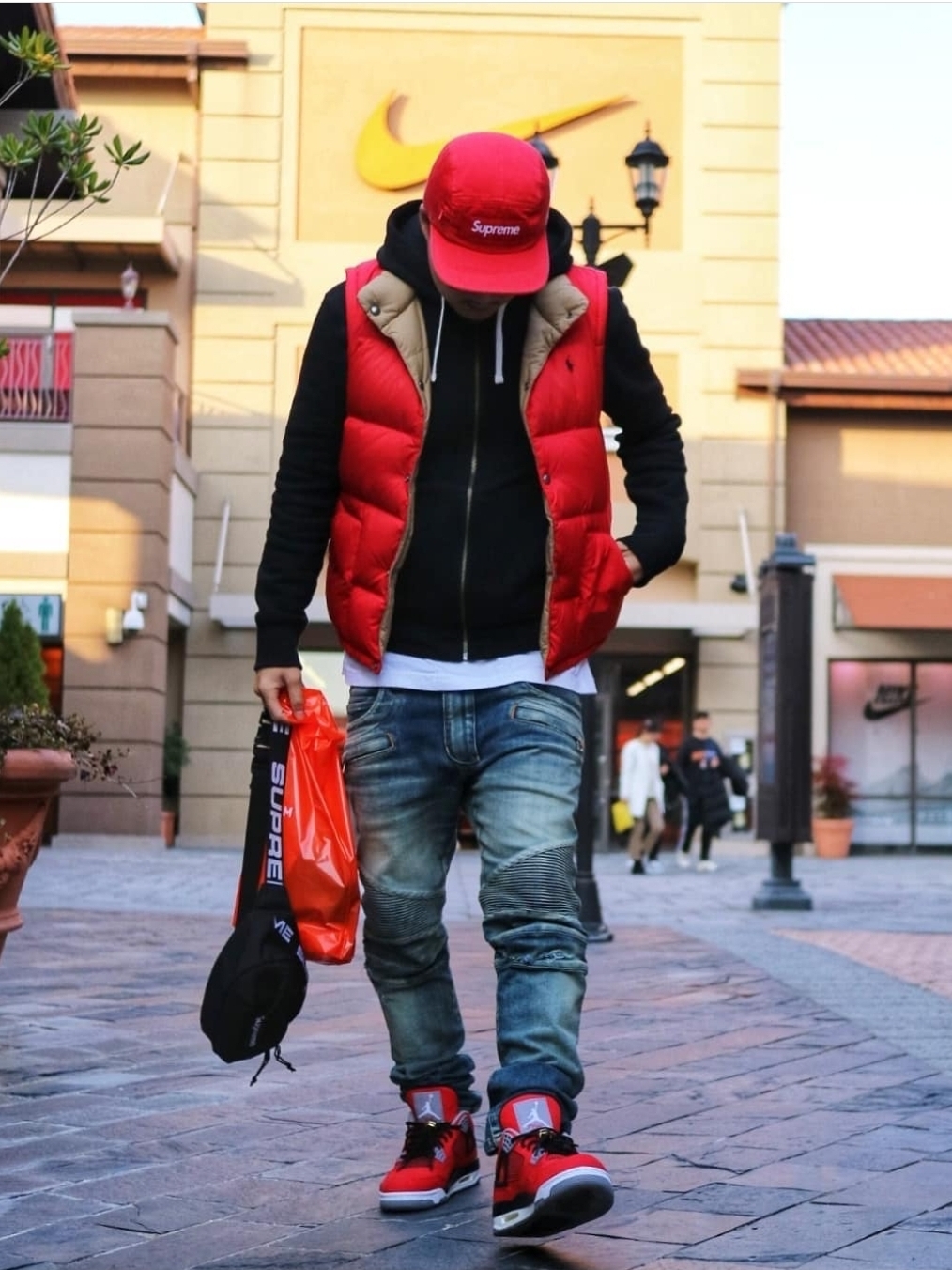Jordan 4 Retro Toro Bravo 착용 스타일
