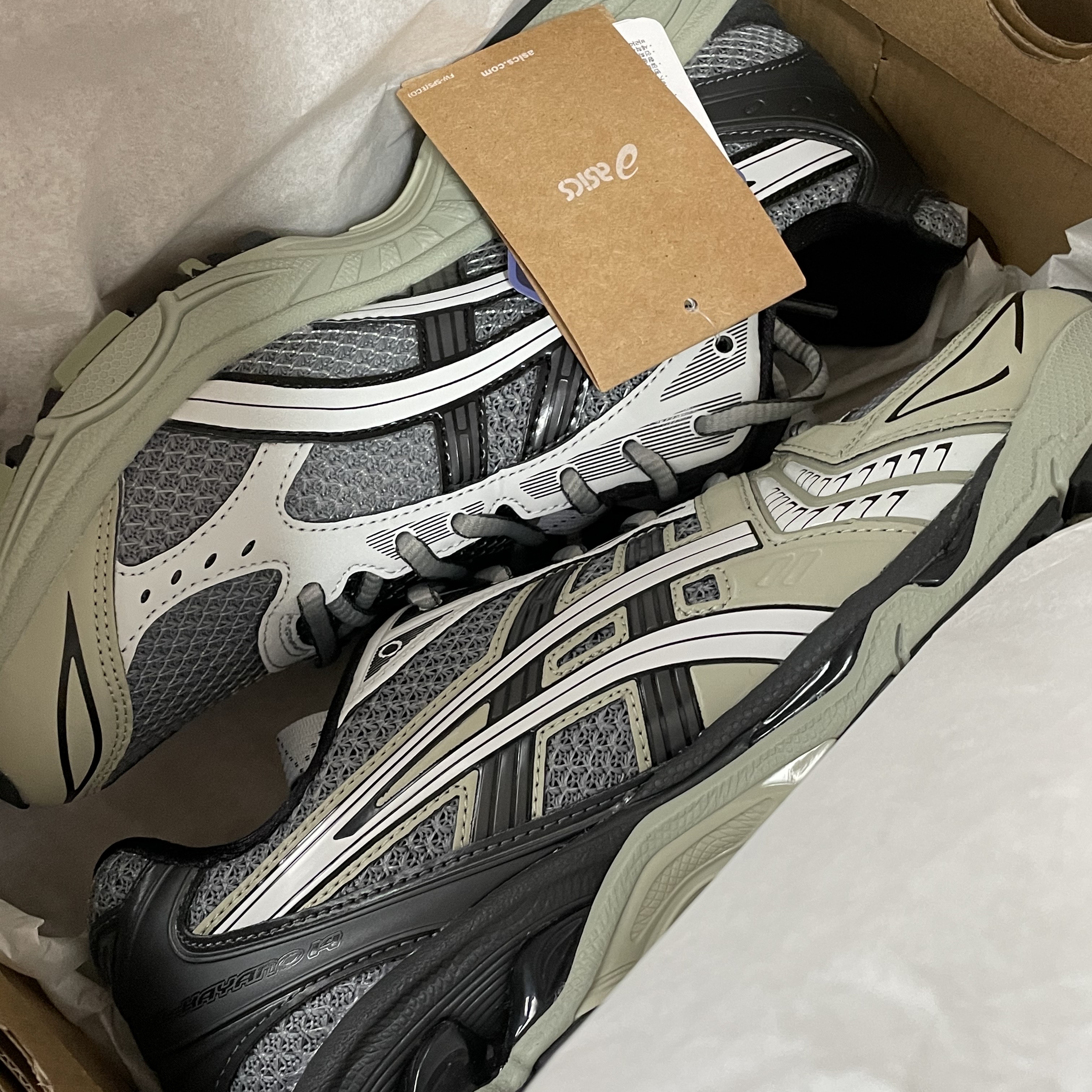 Asics UB1-S Gel-Kayano 14 Piedmont Grey 착용 스타일