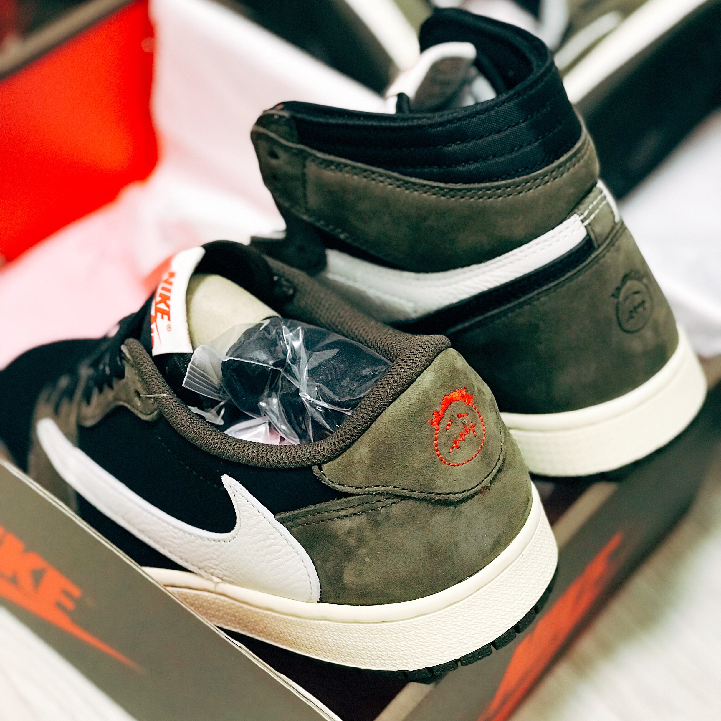Jordan 1 x Travis Scott Retro Low OG SP Mocha, Jordan 1 x Travis Scott Retro High OG SP Mocha 착용 스타일 - 4