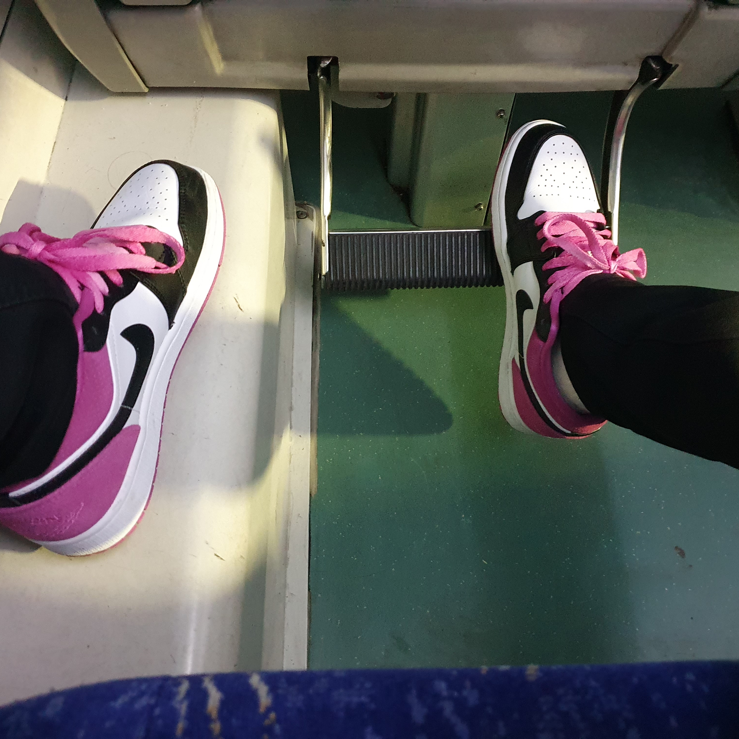 Jordan 1 Low SE Fuchsia 착용 스타일