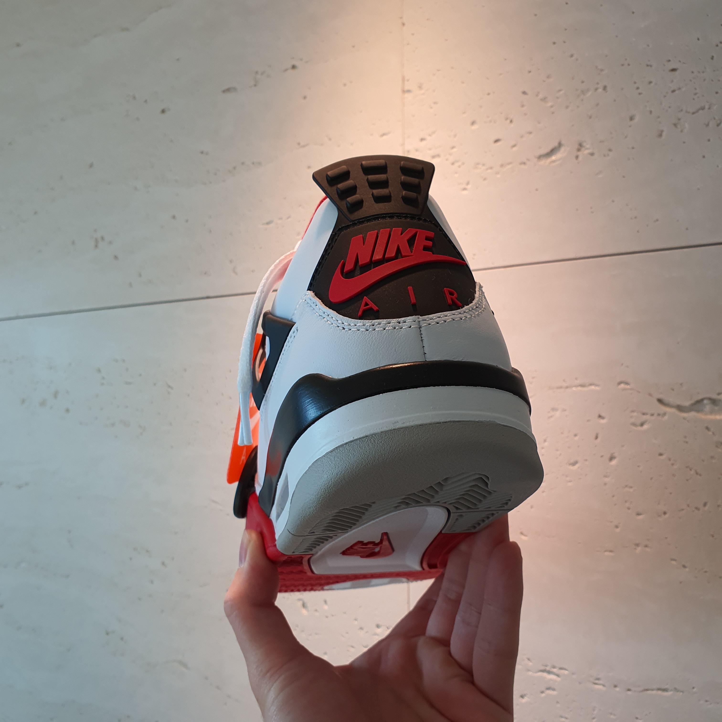 Jordan 4 Retro OG Fire Red 2020 착용 스타일 - 4