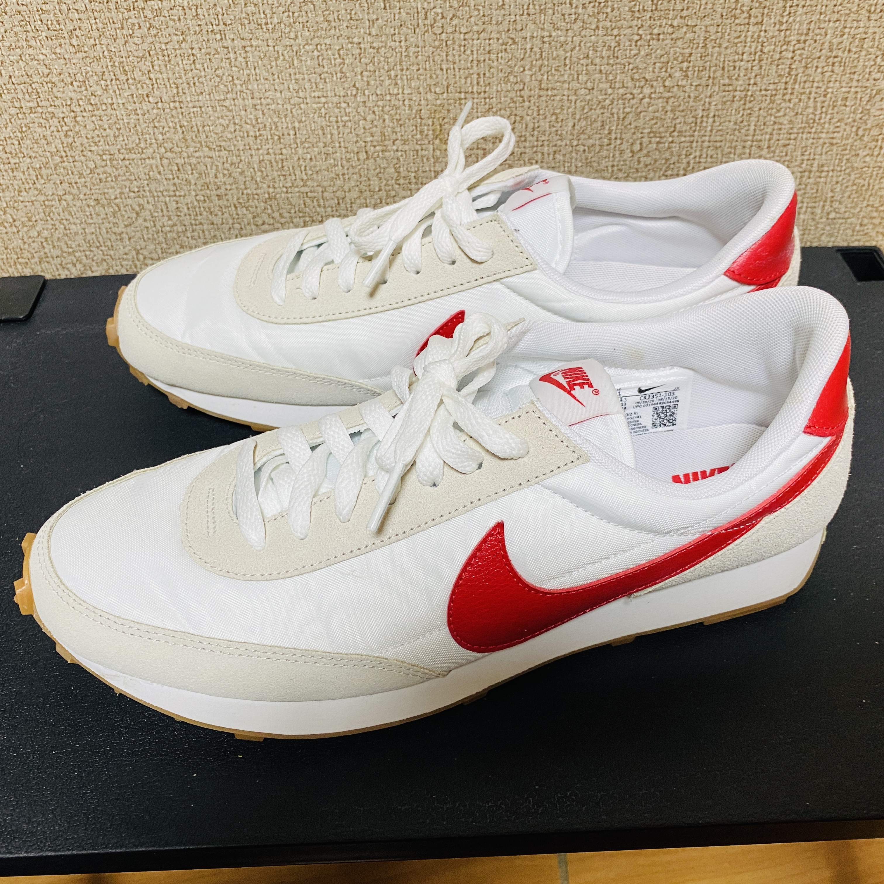 (W) Nike Daybreak Summit White University Red 착용 스타일 - 2