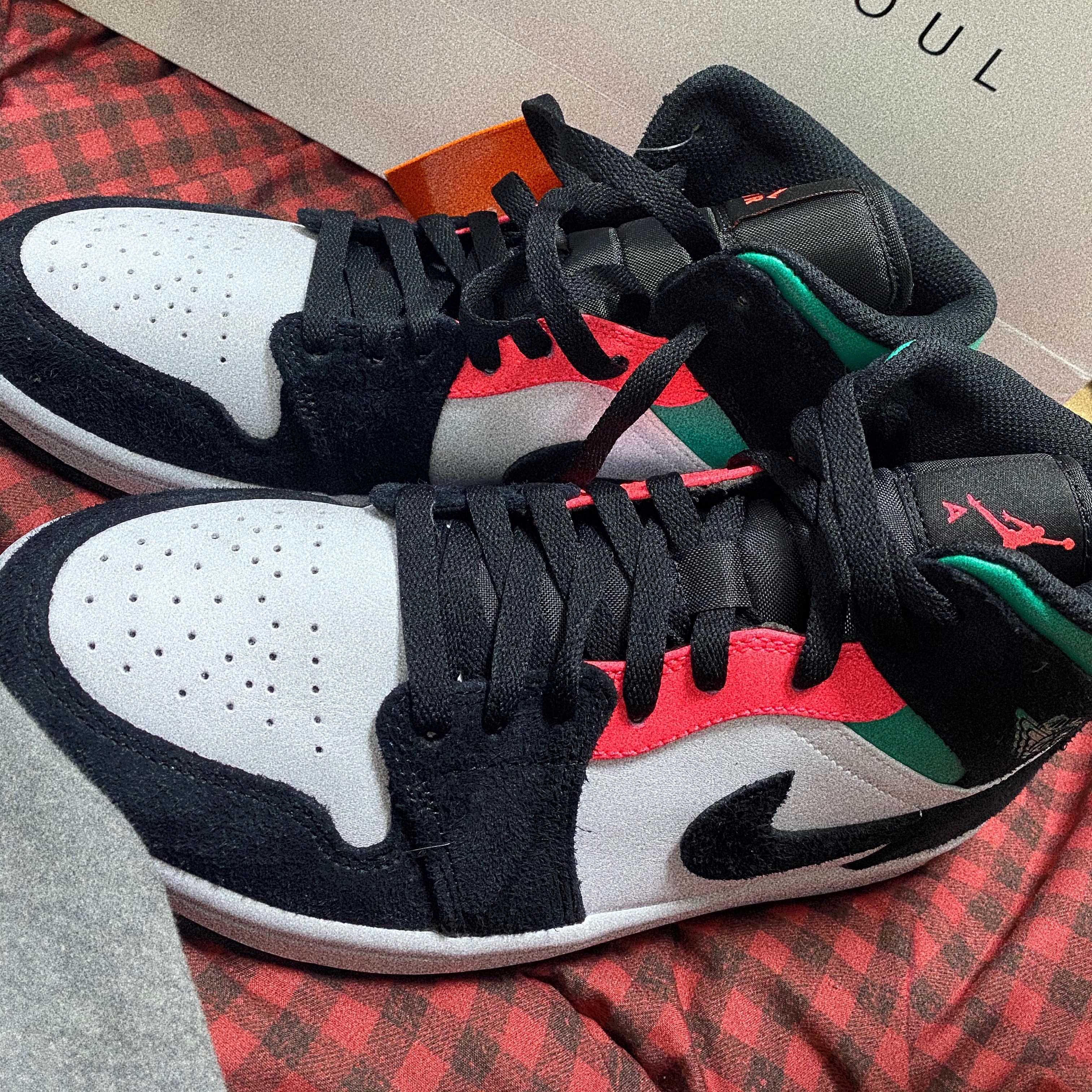 Jordan 1 Mid SE South Beach 착용 스타일