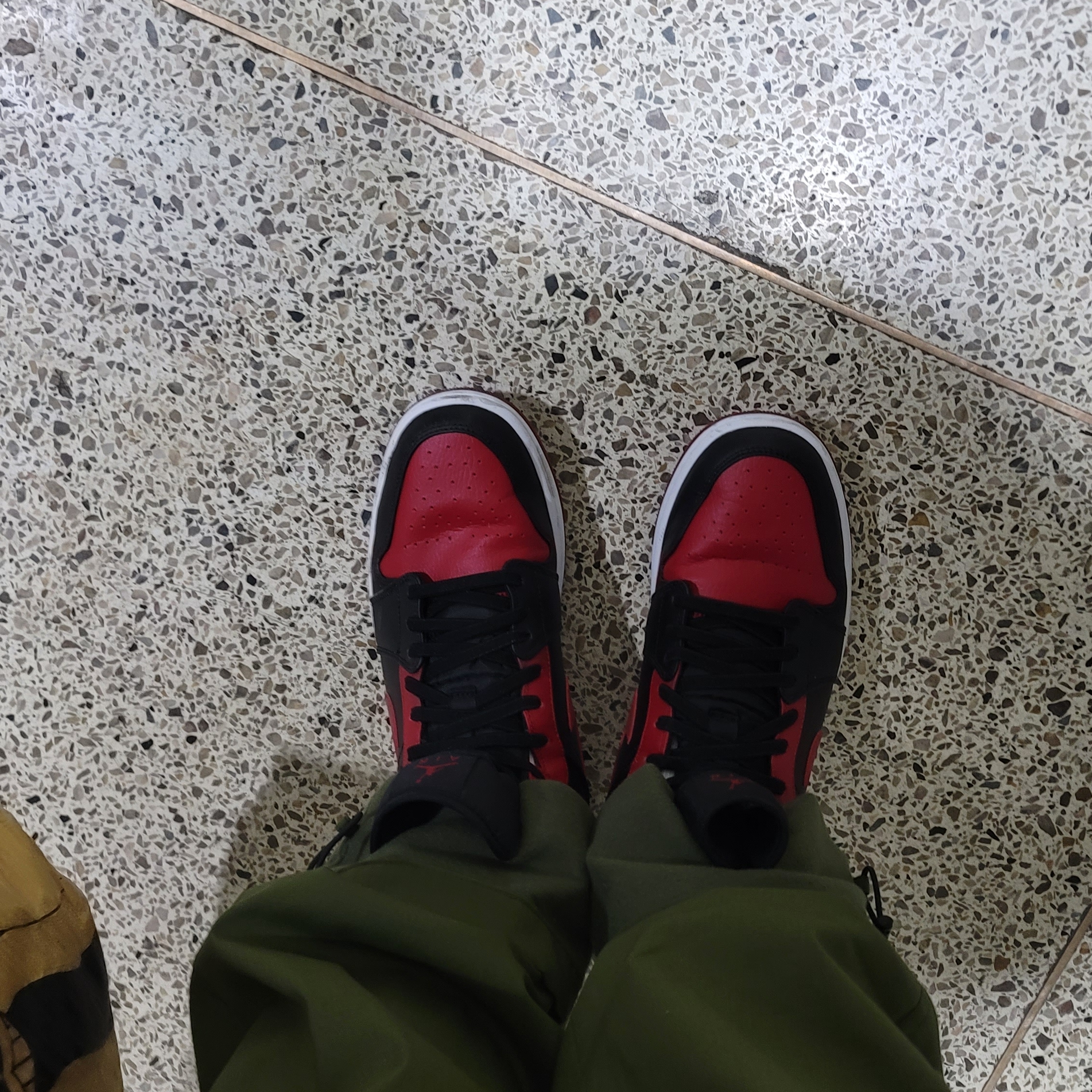 Jordan 1 Mid Bred Banned 2020 착용 스타일 - 2