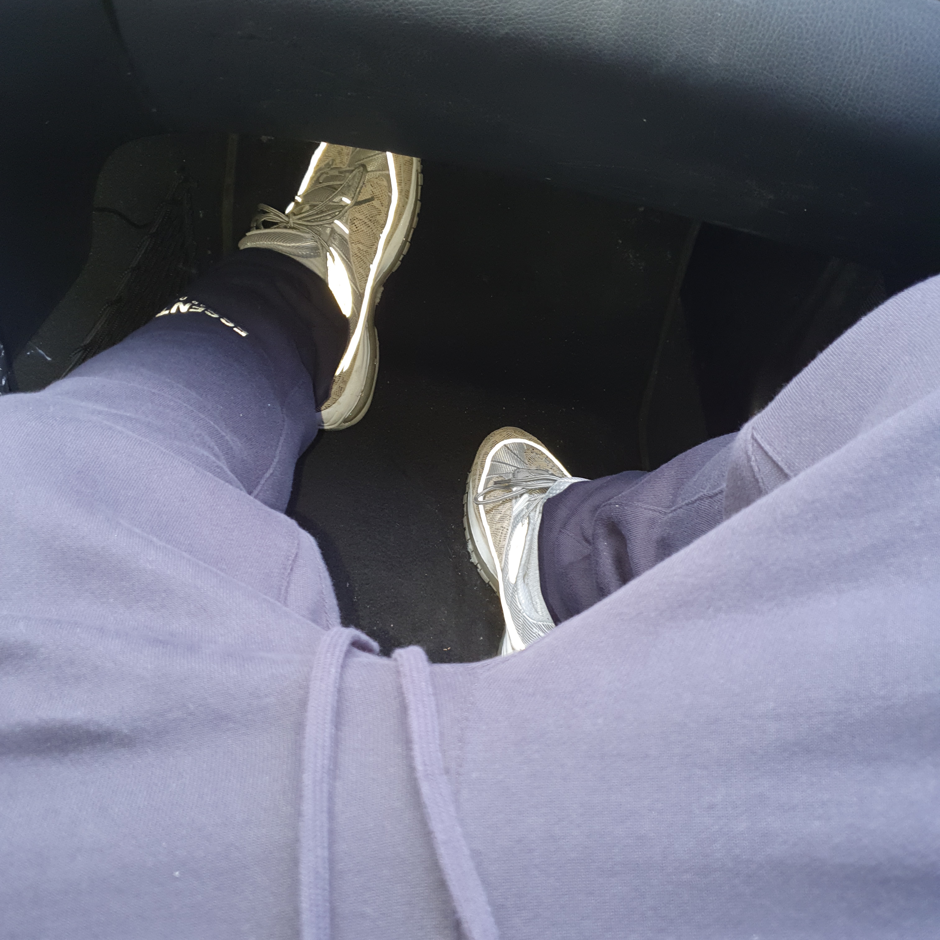 Nike x Supreme Air Max 98 Snakeskin, Essentials Sweatpants Dark Slate/Black 2020 착용 스타일