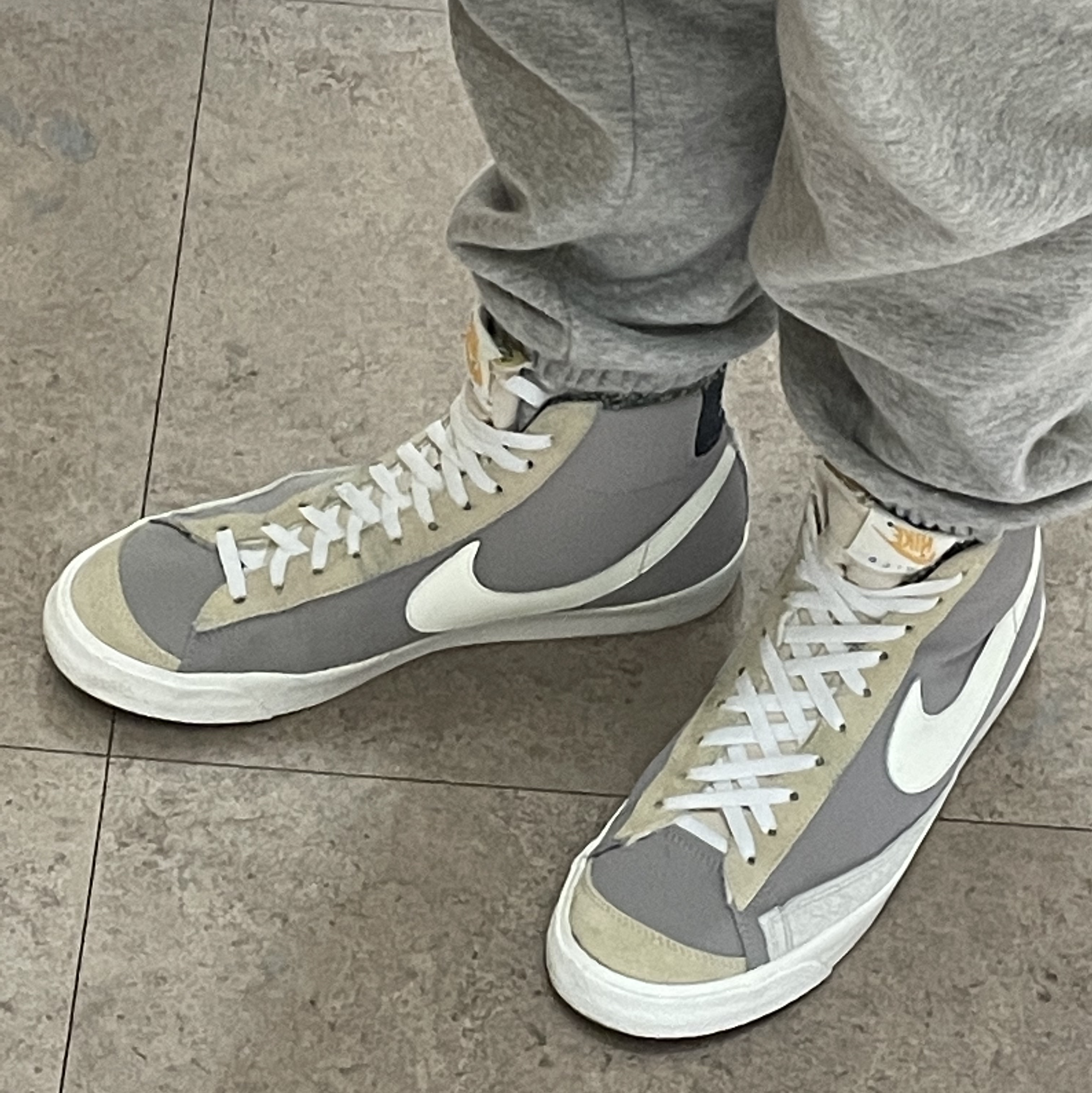 Nike Blazer Mid '77 Vintage SE College Grey 착용 스타일