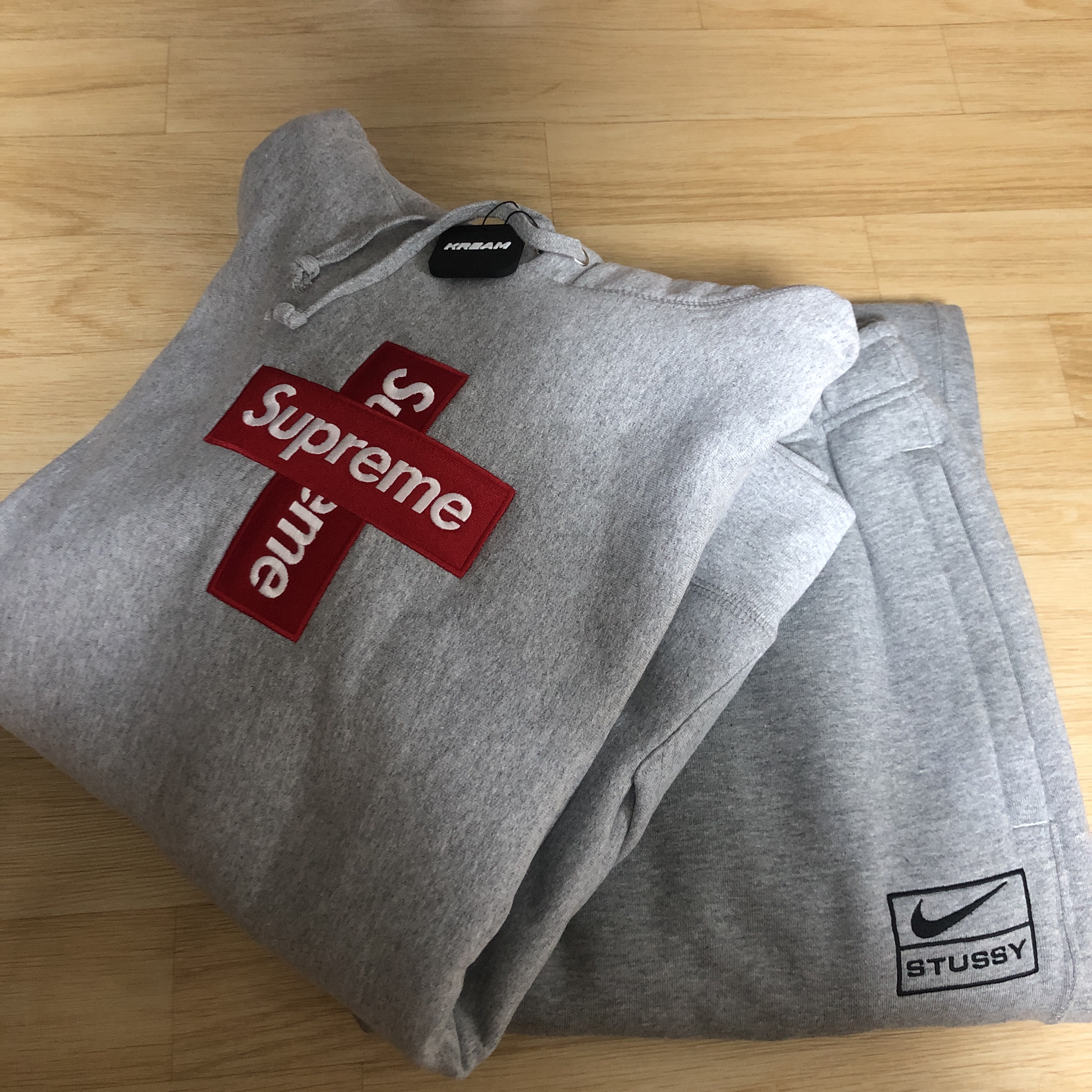 Supreme Cross Box Logo Hooded Sweatshirt Heather Grey - 20FW, Nike x Stussy NRG BR Fleece Pants Grey 착용 스타일