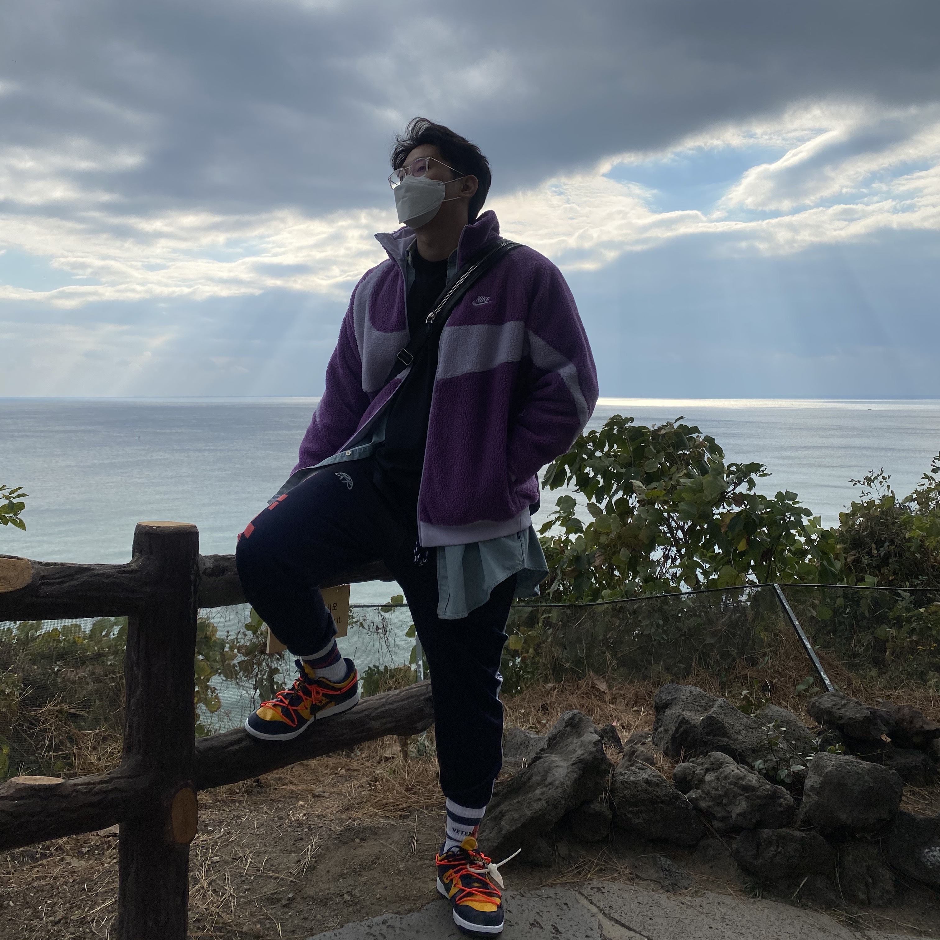 Nike x Off-White Dunk Low University Gold Midnight Navy, Nike Big Swoosh Full Zip Jacket Purple Violet 착용 스타일 - 2