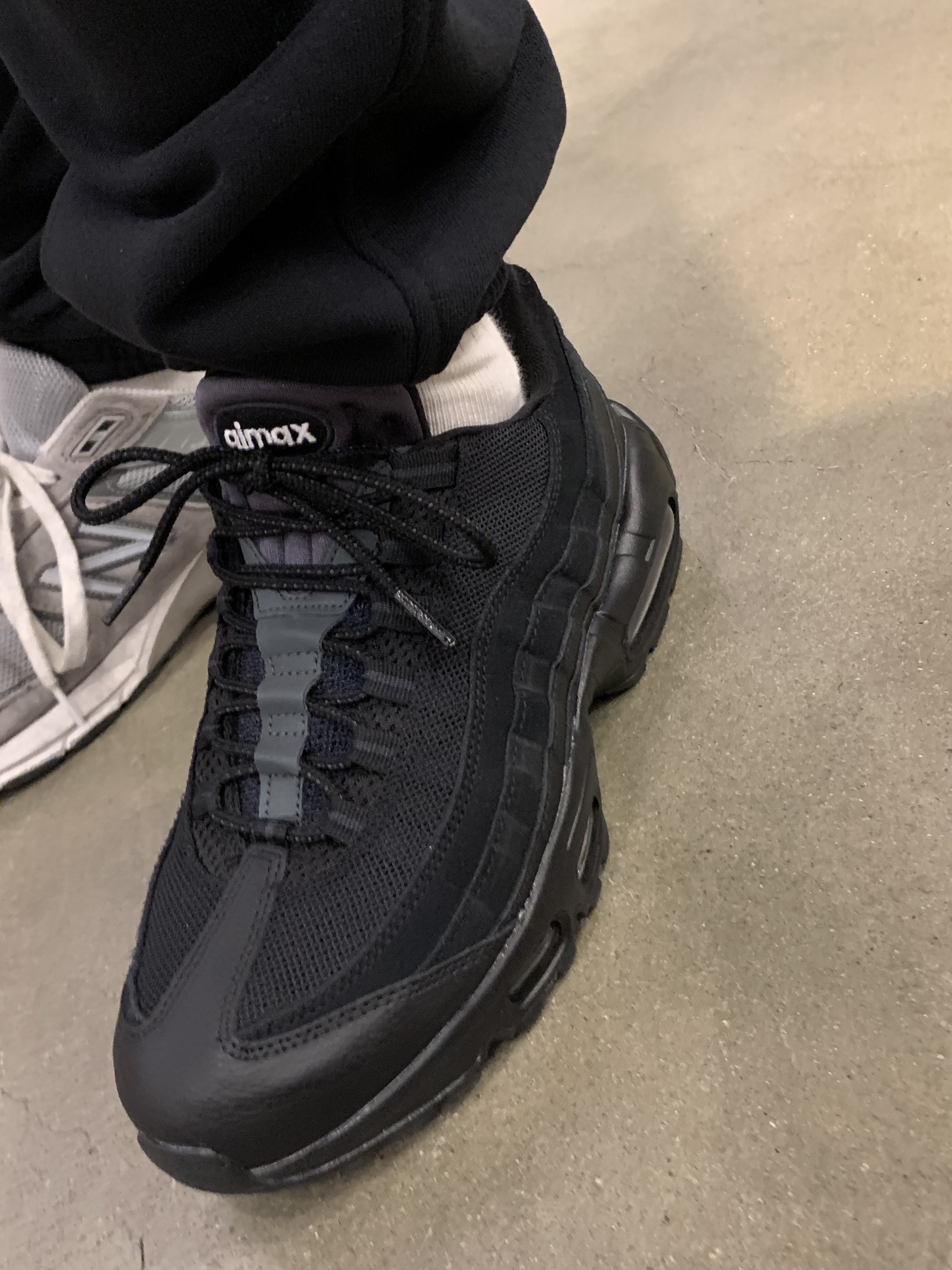 Nike Air Max 95 Essential Triple Black 2020 착용 스타일