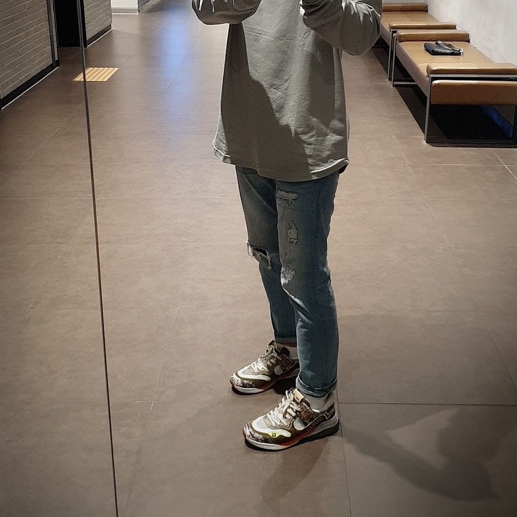 Gucci Ultrapace Silver Metallic 착용 스타일 - 3