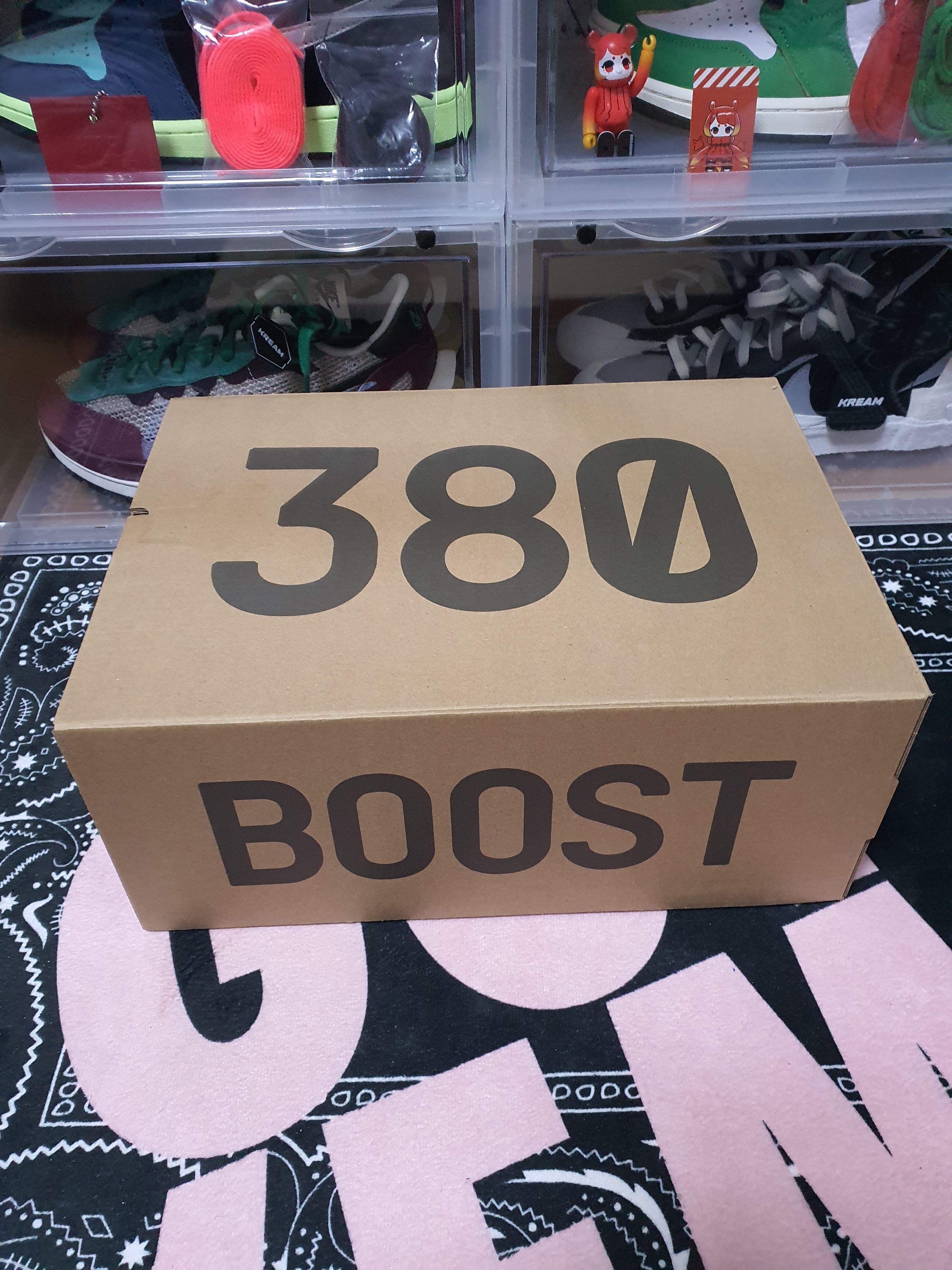 Adidas Yeezy Boost 380 Yecoraite - Reflective 착용 스타일 - 1