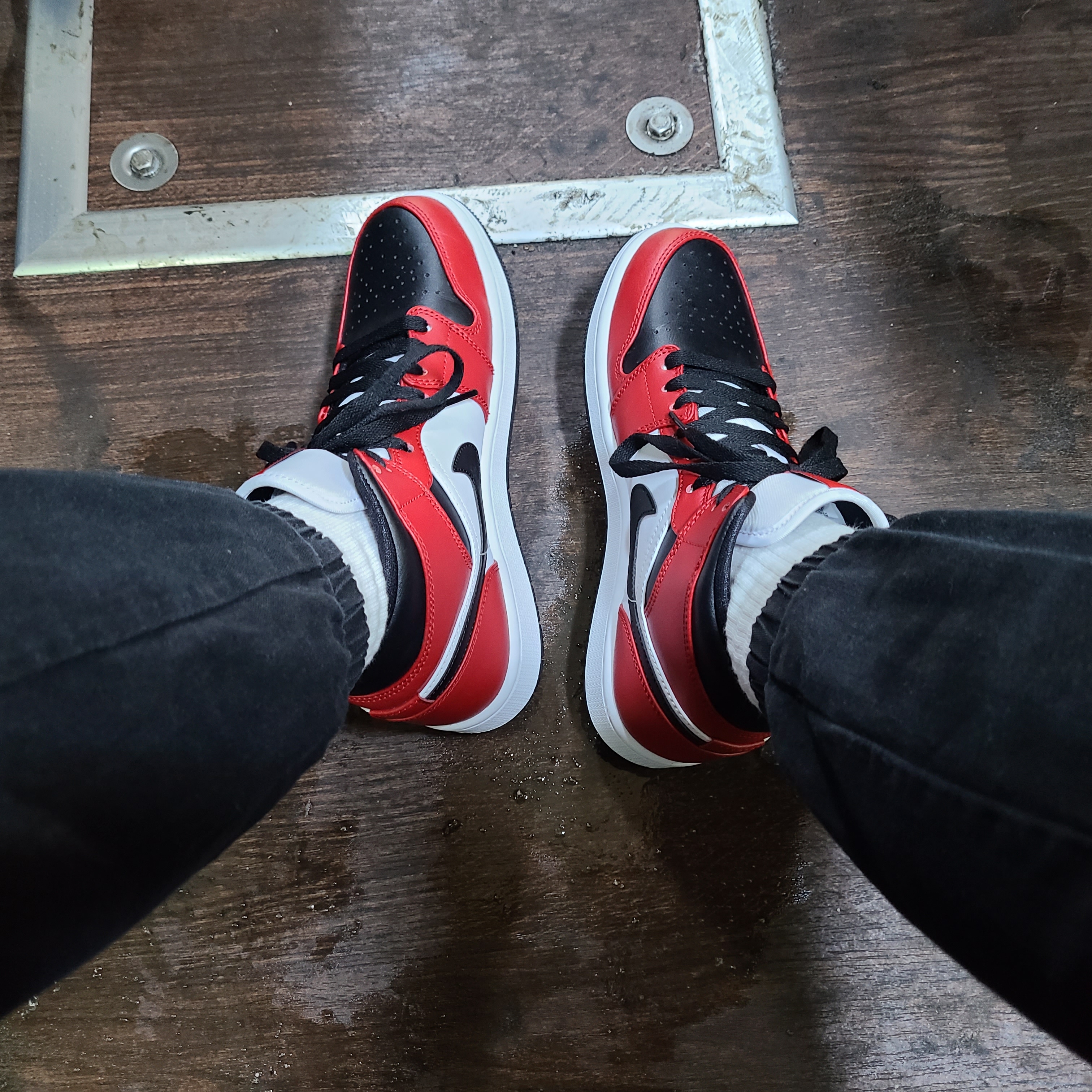 Jordan 1 Mid Chicago Black Toe 착용 스타일
