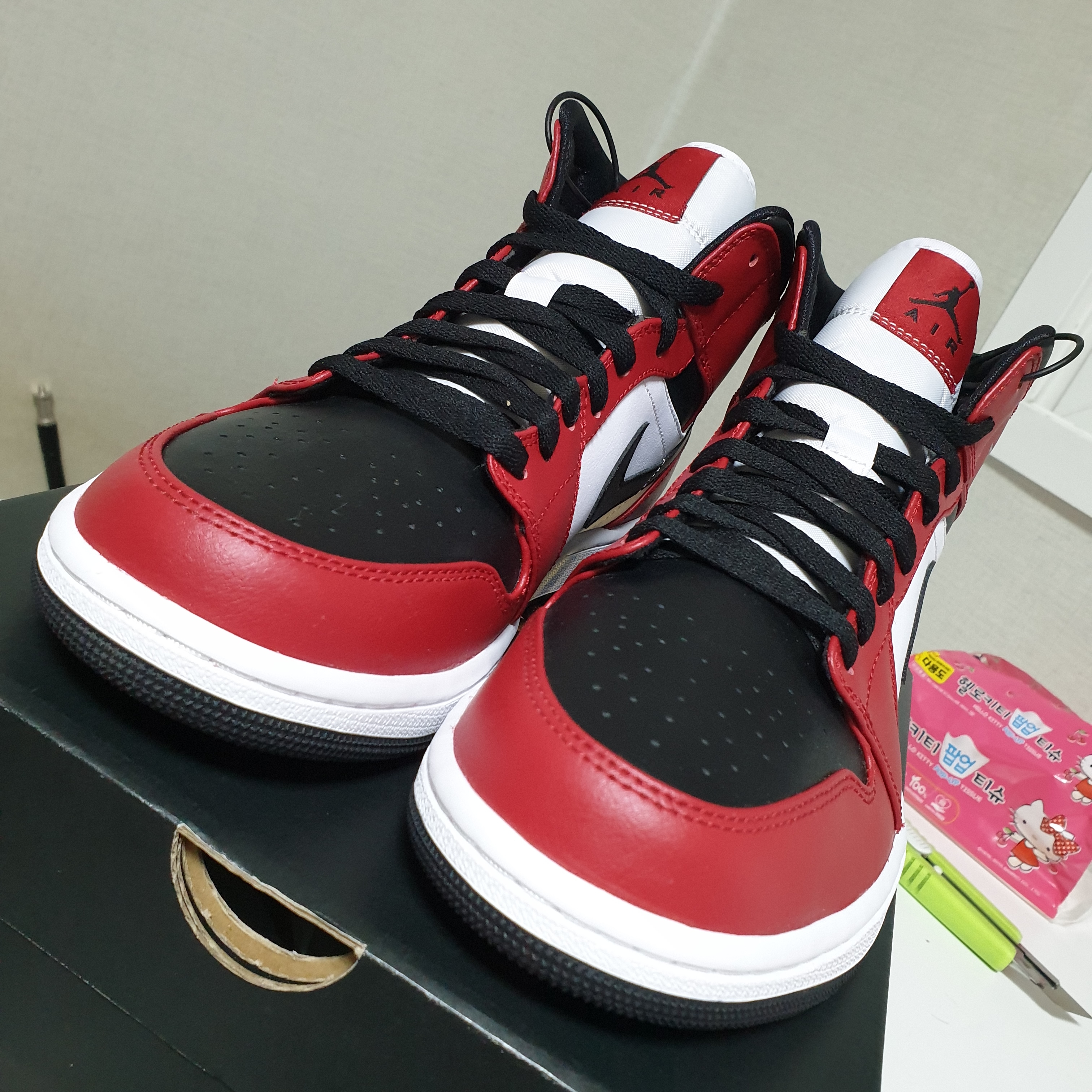 Jordan 1 Mid Chicago Black Toe 착용 스타일 - 2