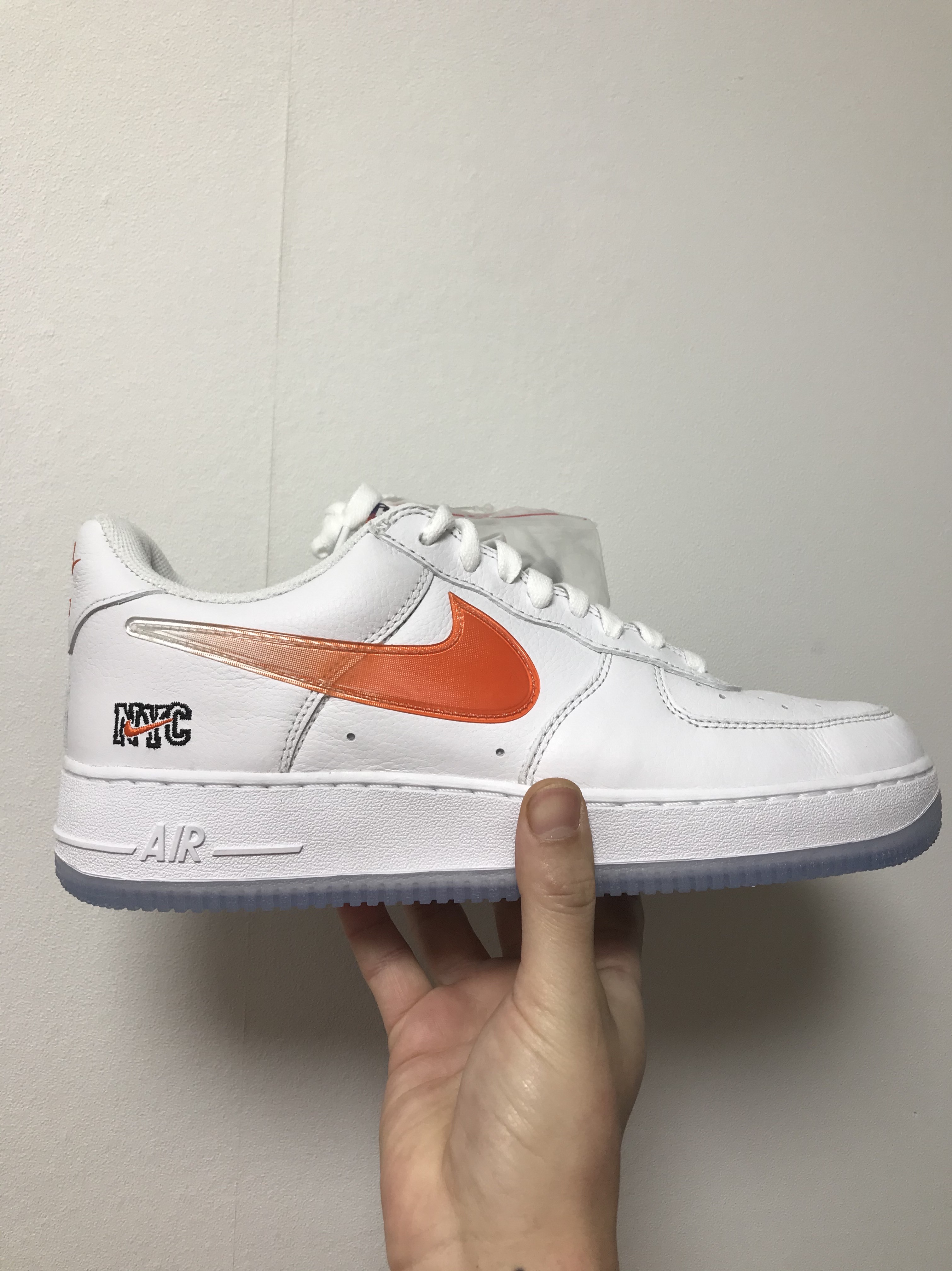 Nike x Kith Air Force 1 Low NYC White 착용 스타일 - 1
