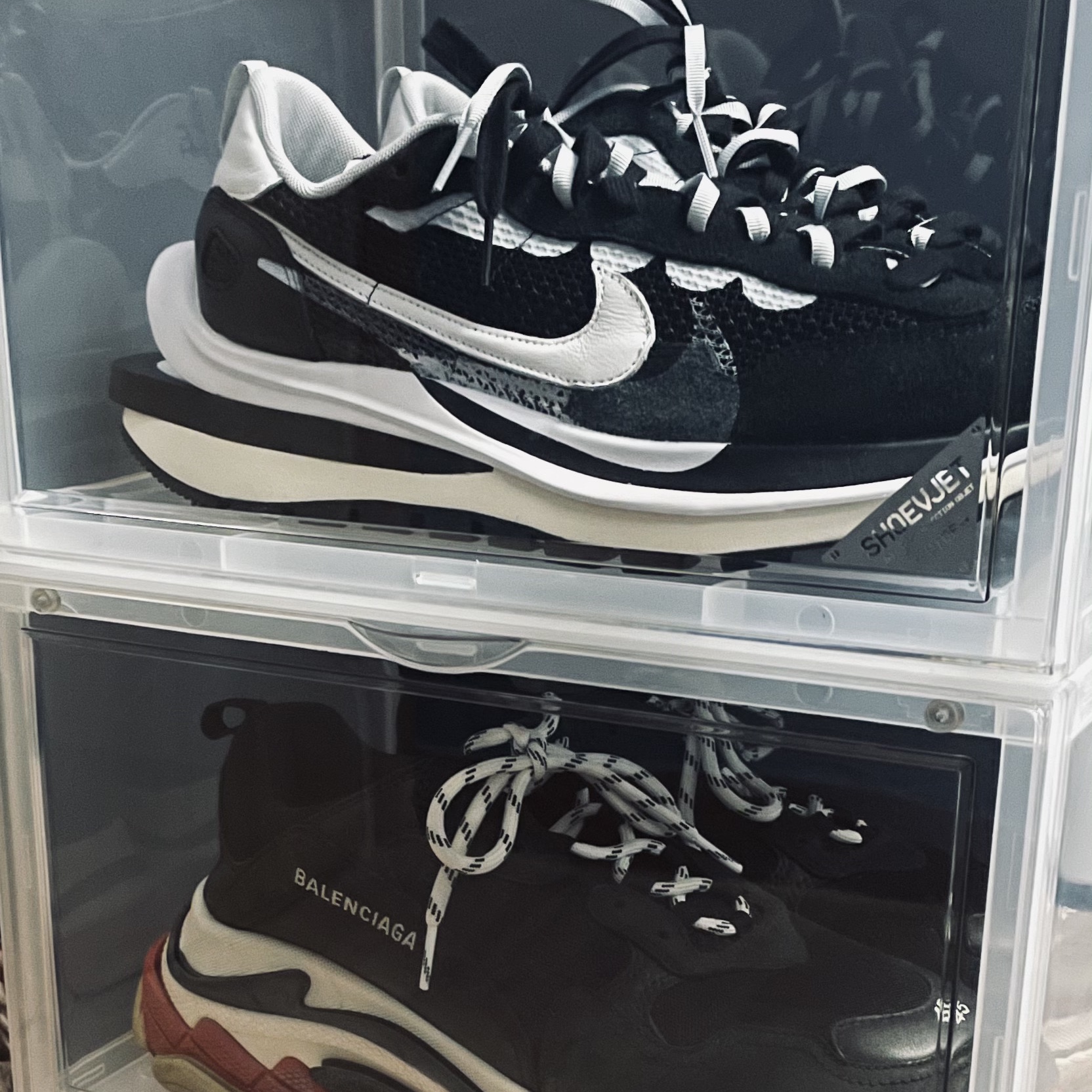 Balenciaga Triple S Trainer Black White Red 2018, Nike x Sacai VaporWaffle Black White 착용 스타일