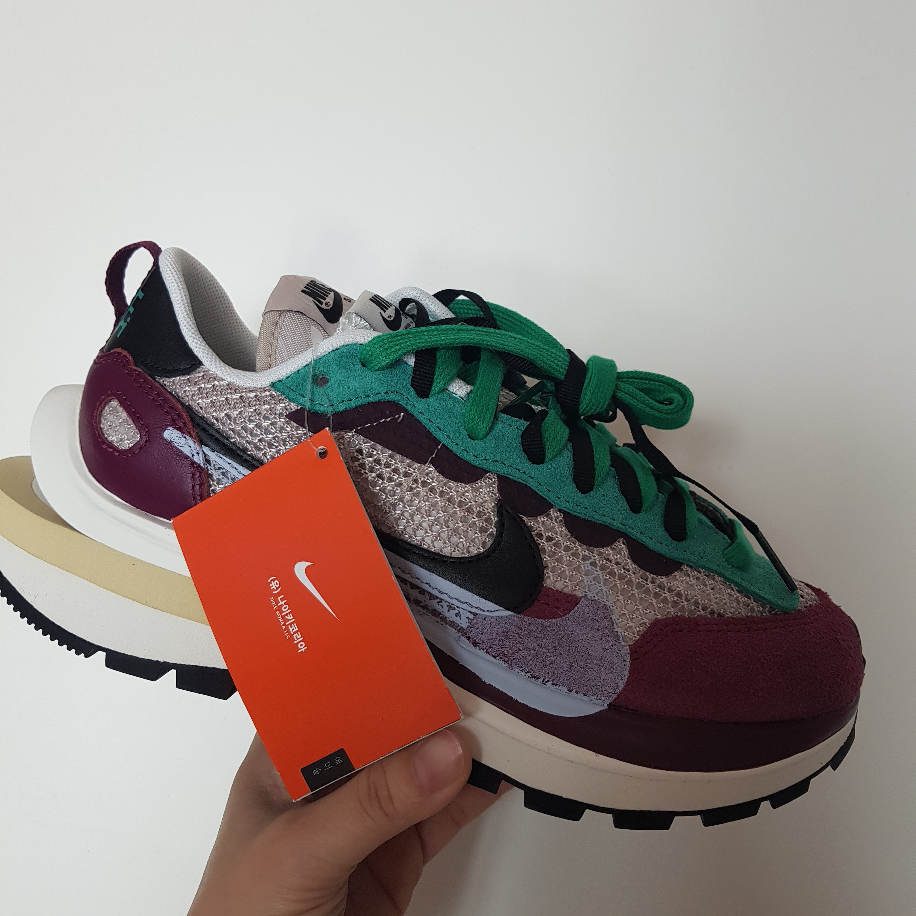 Nike x Sacai VaporWaffle String & Black Villain Red 착용 스타일