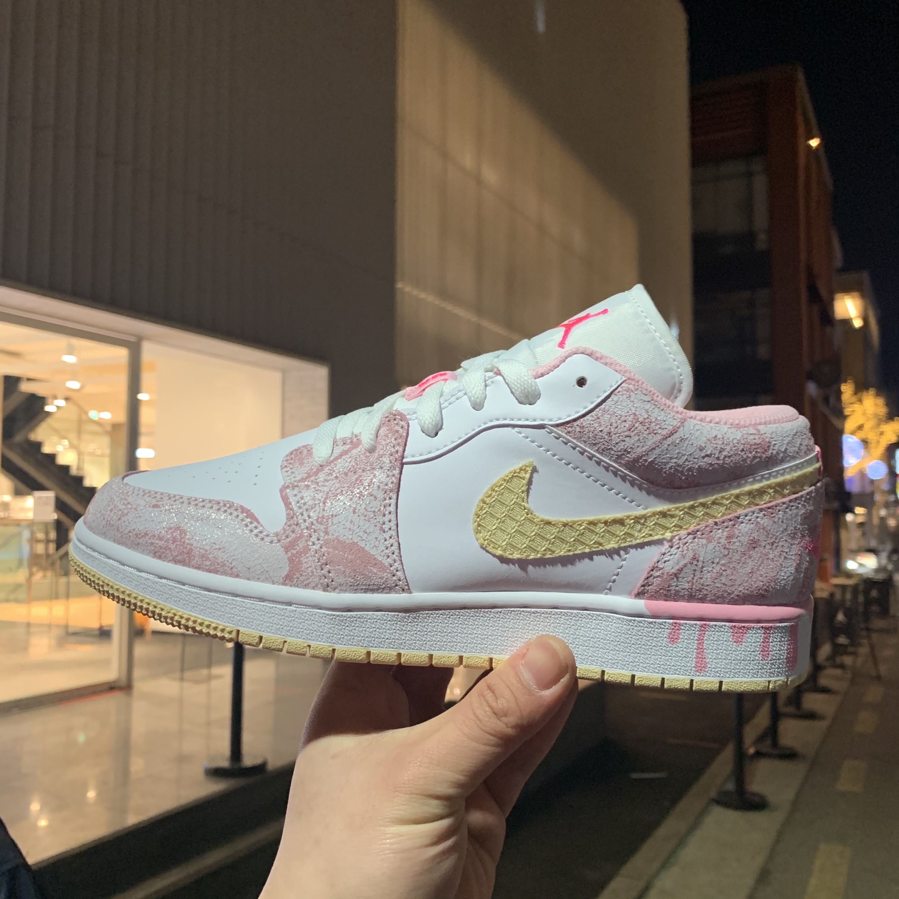 (GS) Jordan 1 Low SE Pale Vanilla 착용 스타일