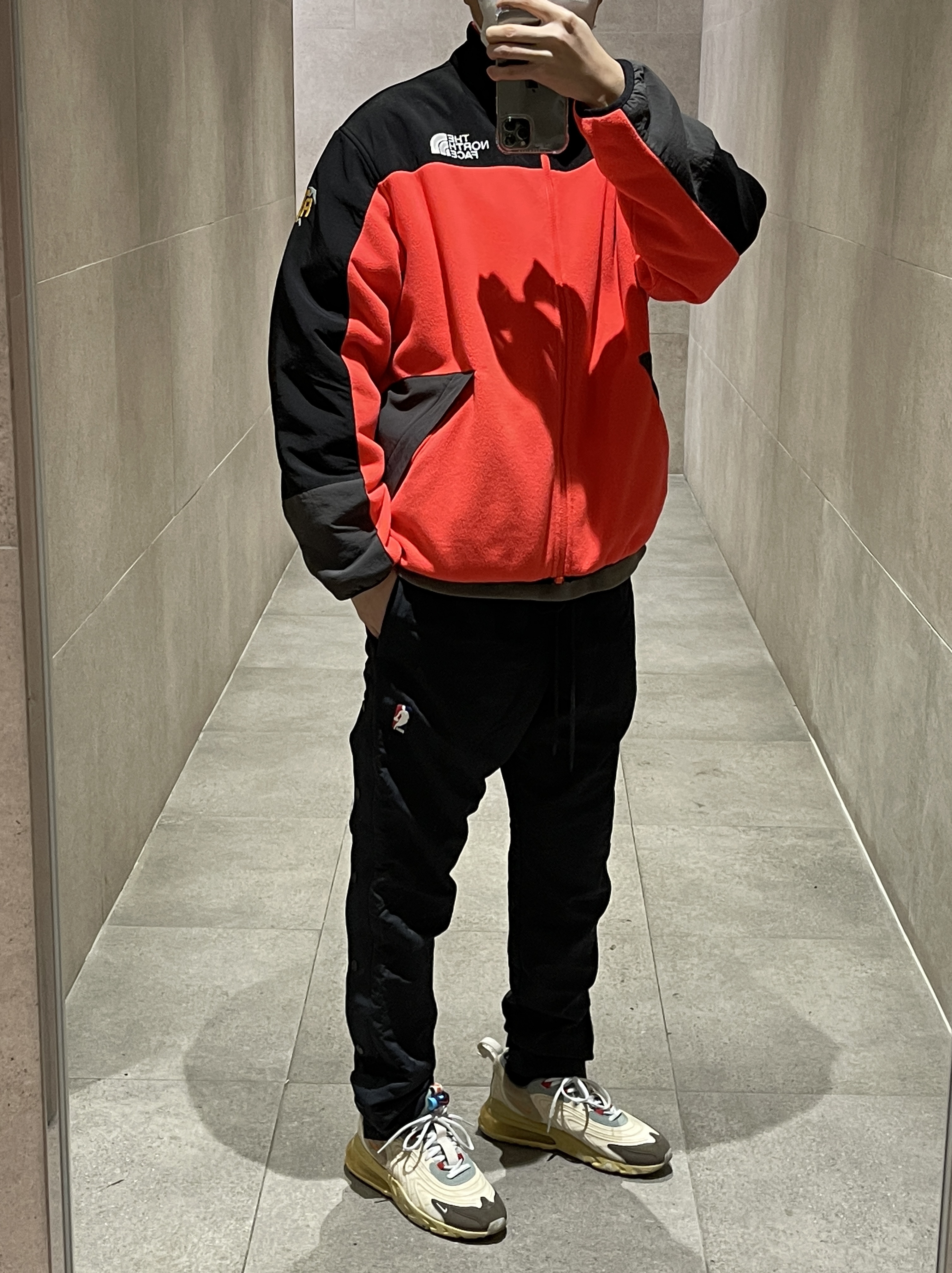 Nike x Travis Scott Air Max 270 React Cactus Trails, Nike x Fear of God Warm Up Pants Off Noir 착용 스타일