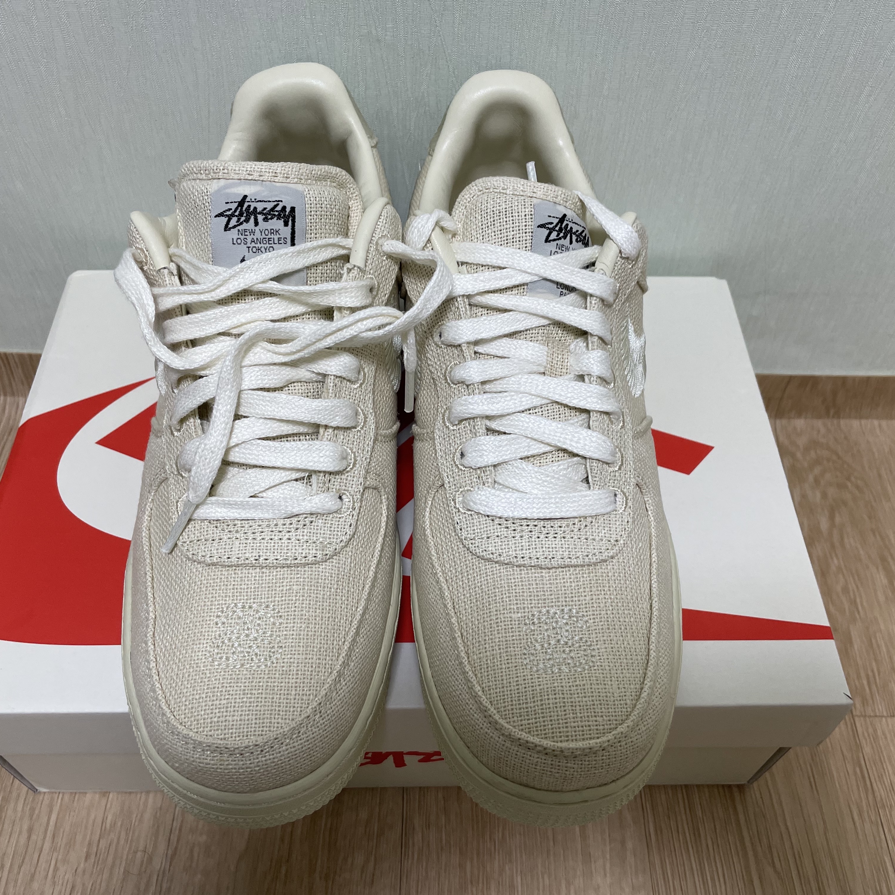 Nike x Stussy Air Force 1 Low Fossil, Nike Air Force 1 '07 Craft Vast Grey 착용 스타일 - 2