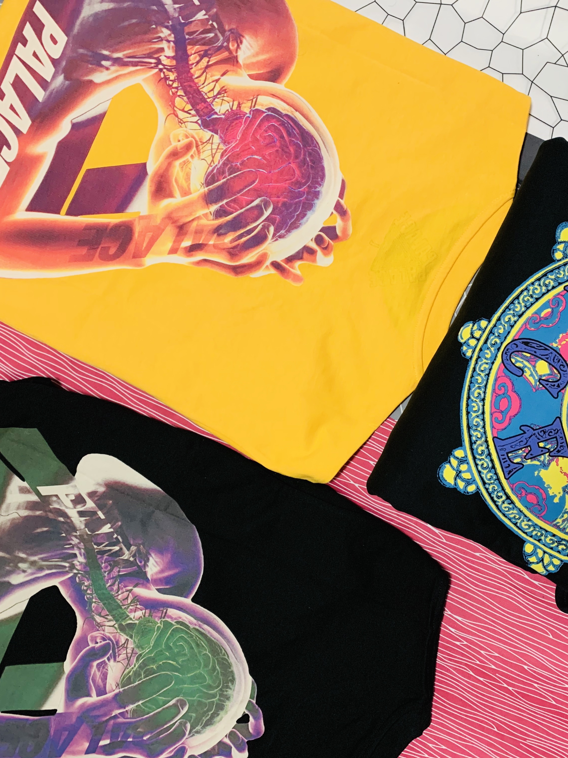 Palace Tri-Gaine T-Shirt Black - 20SS, Palace Tri-Gaine T-Shirt Yellow - 20SS 착용 스타일