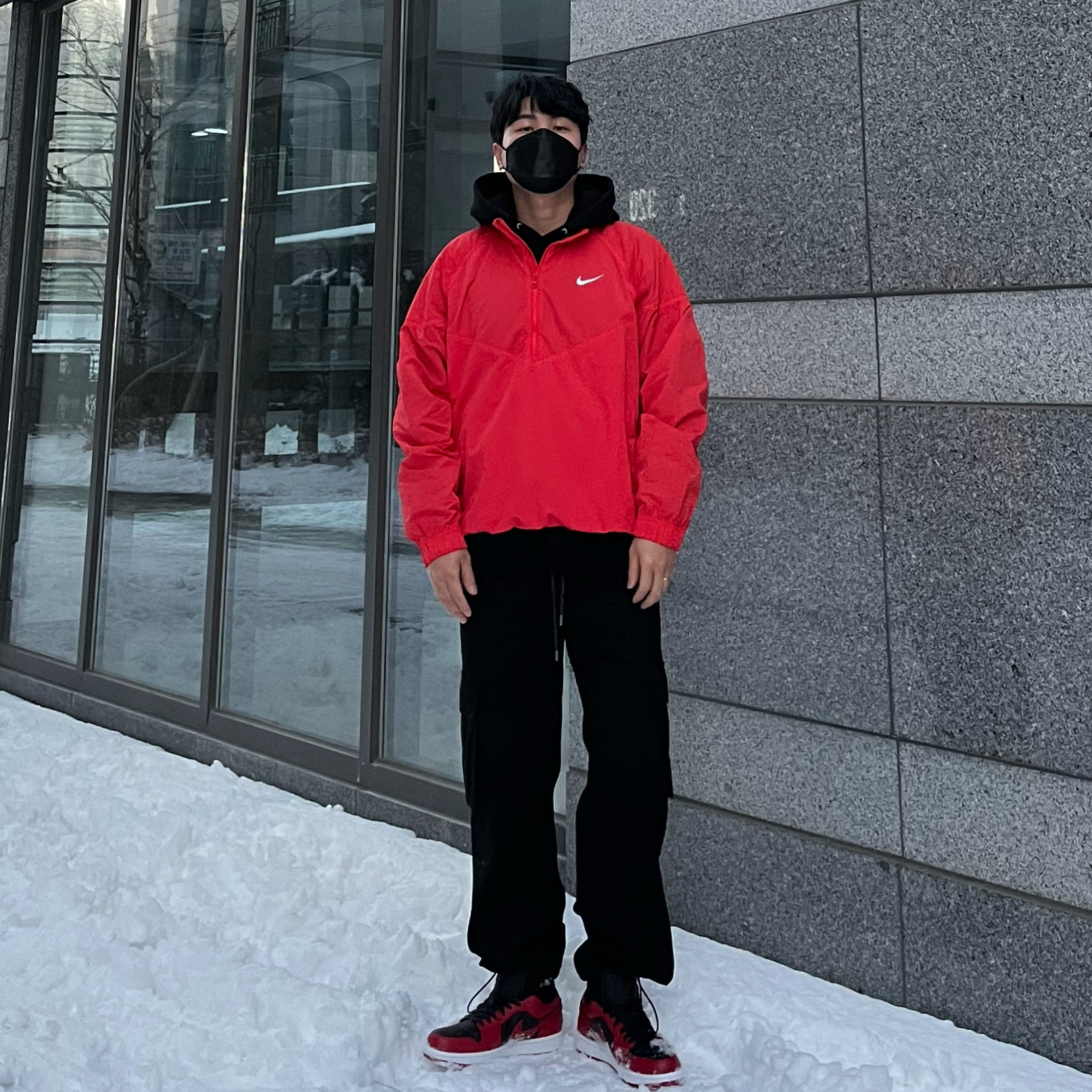 Jordan 1 Low Varsity Red, Nike x Stussy Windrunner Jacket Habanero Red 착용 스타일