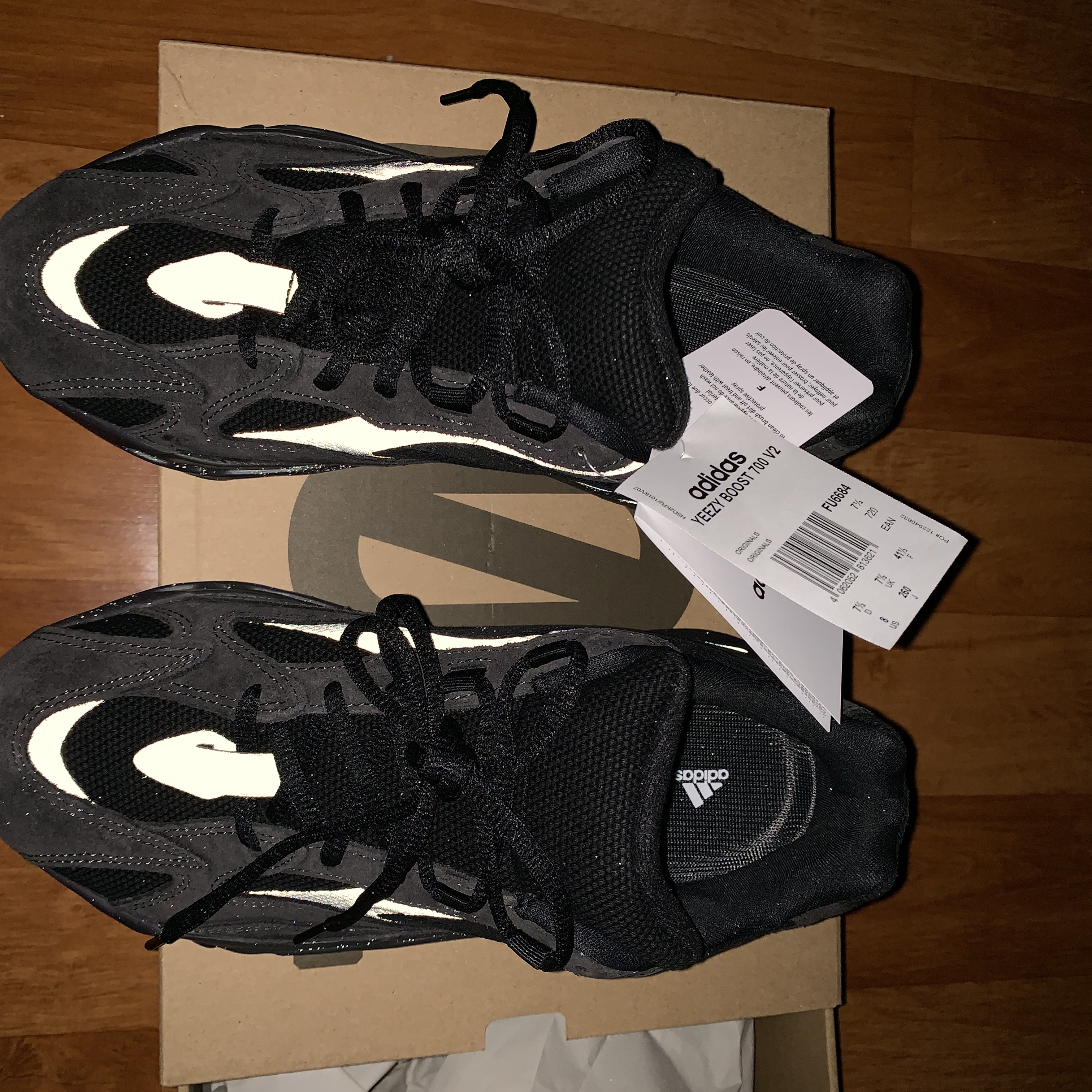 Adidas Yeezy Boost 700 V2 Vanta 2019 착용 스타일