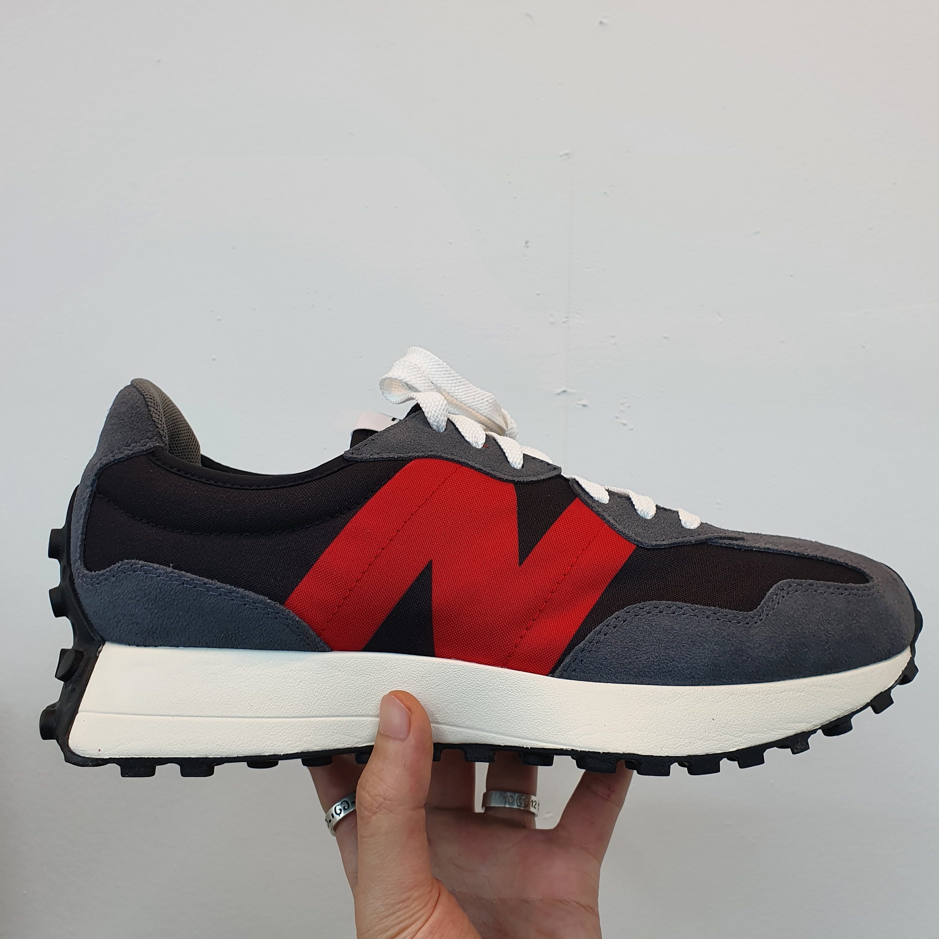 New Balance 327 Magnet Team Red 착용 스타일