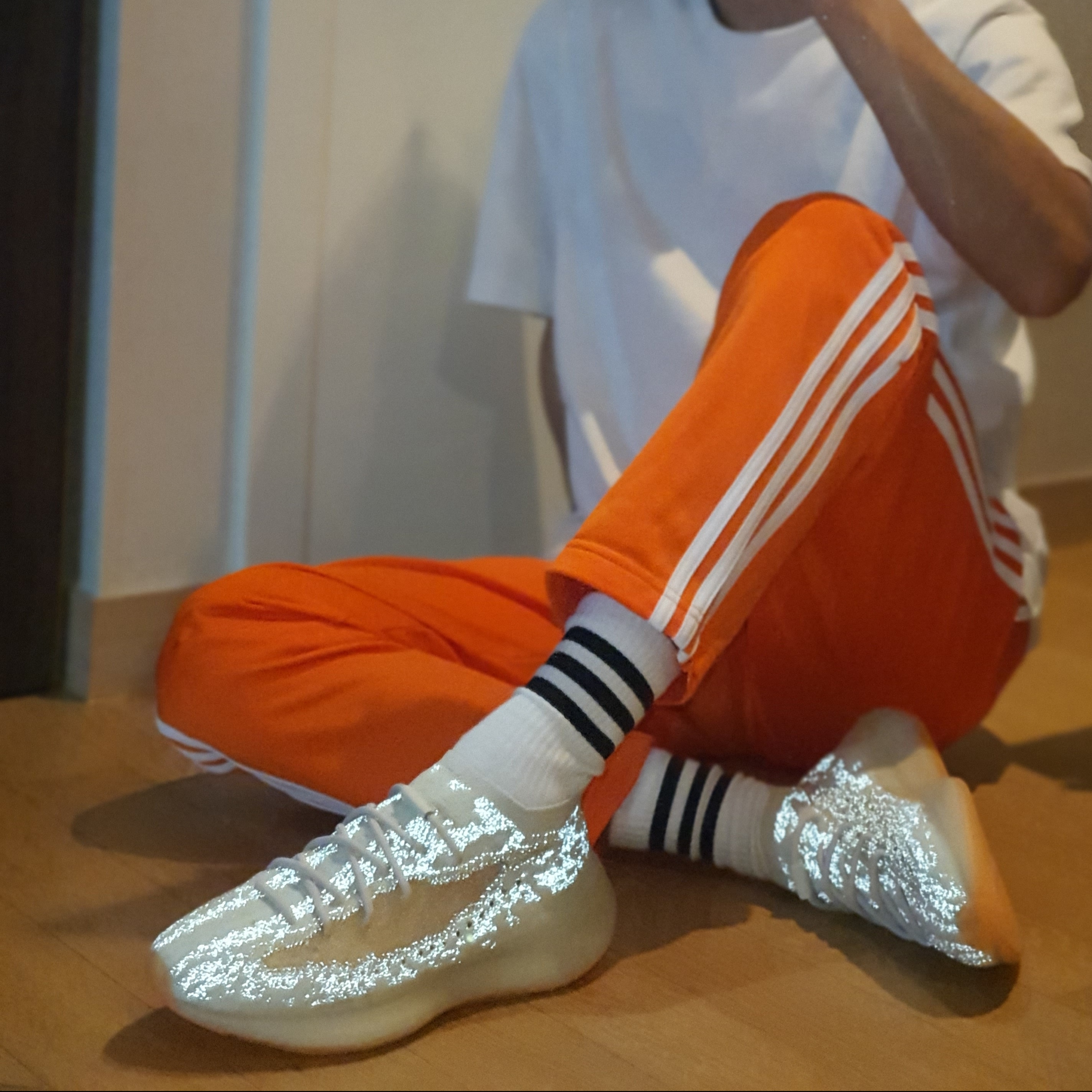 Adidas Yeezy Boost 380 Yecoraite - Reflective 착용 스타일 - 1