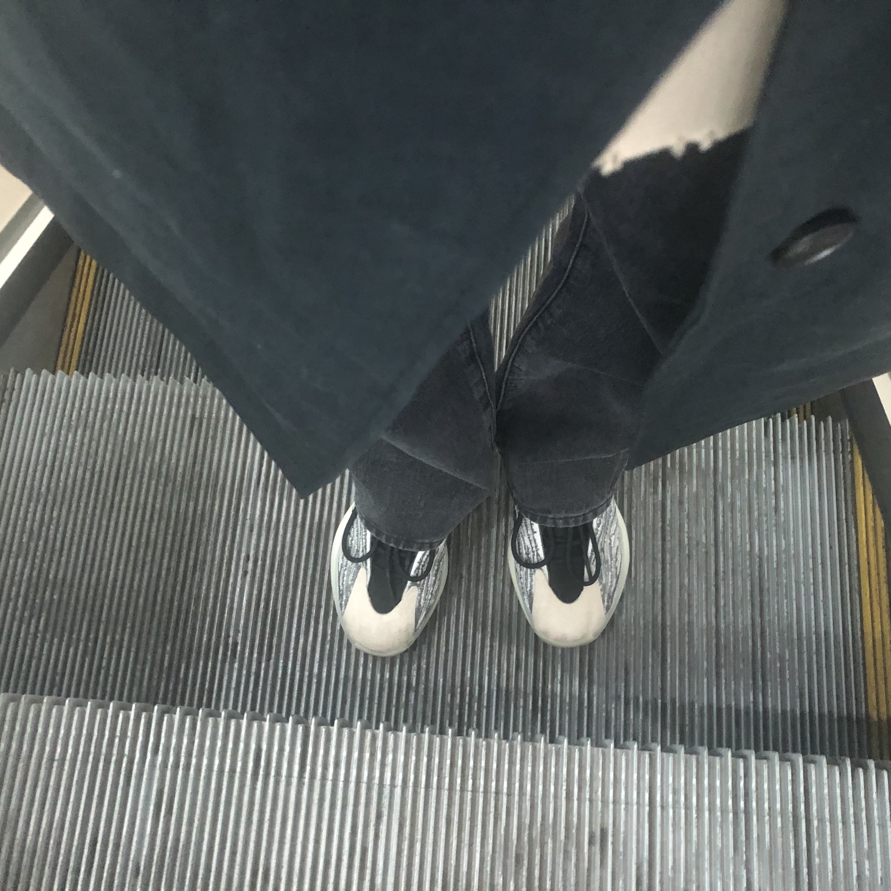 Adidas Yeezy QNTM Lifestyle 착용 스타일 - 4