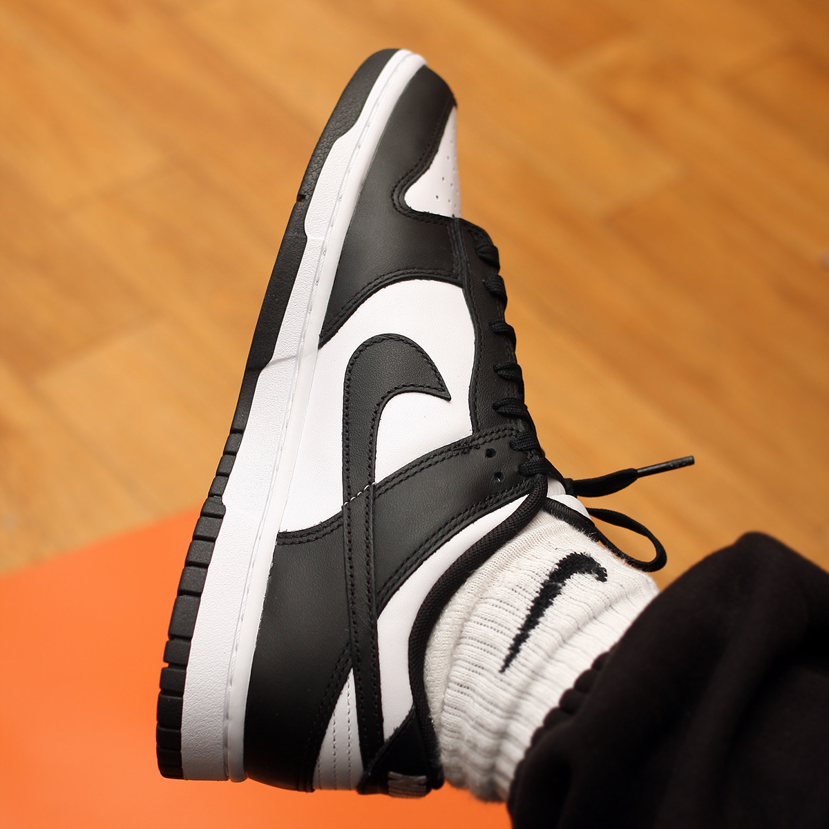 Nike Dunk Low Retro Black 착용 스타일 - 3