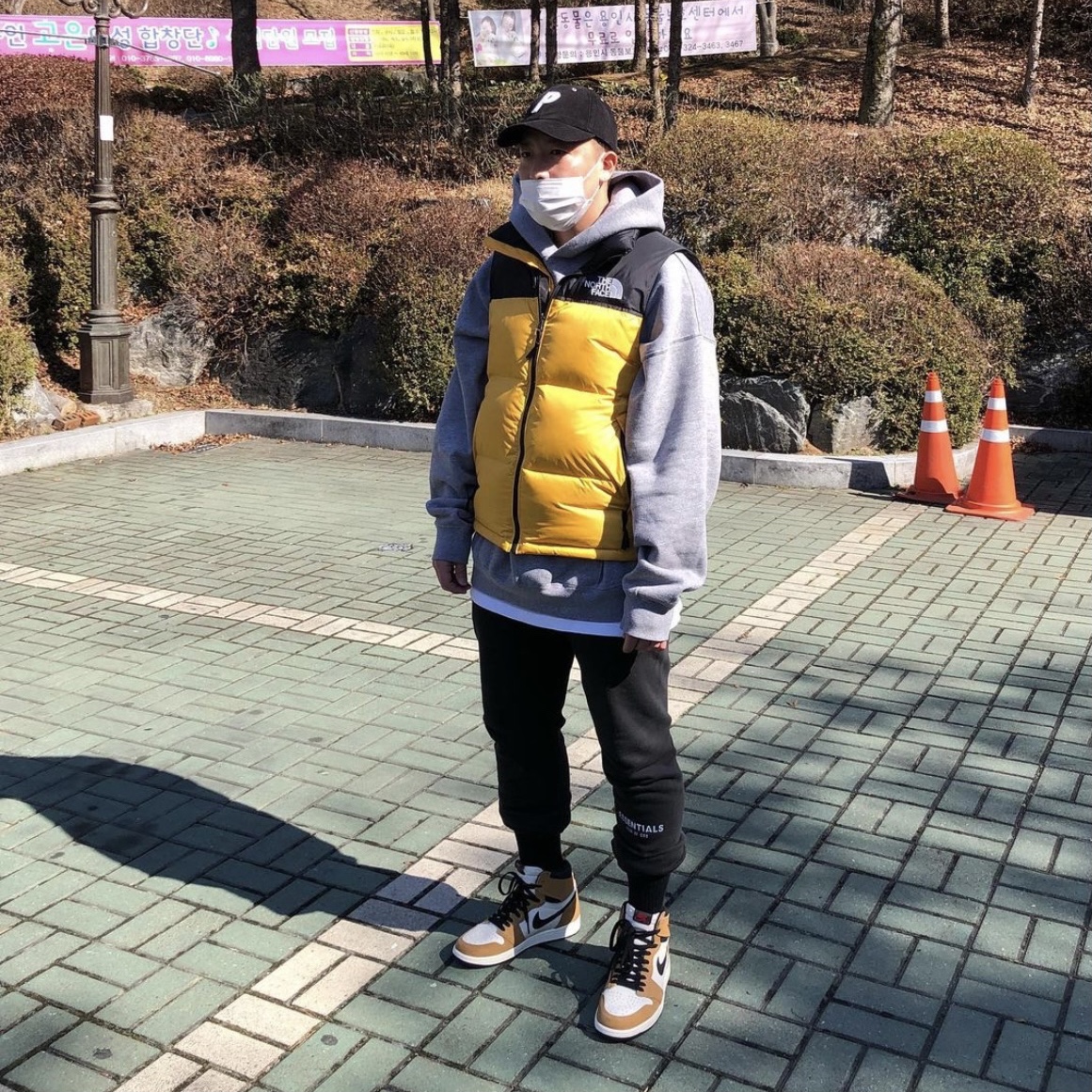 Jordan 1 Retro High Rookie of the Year, Essentials Sweatpants Dark Slate/Black 2020 착용 스타일