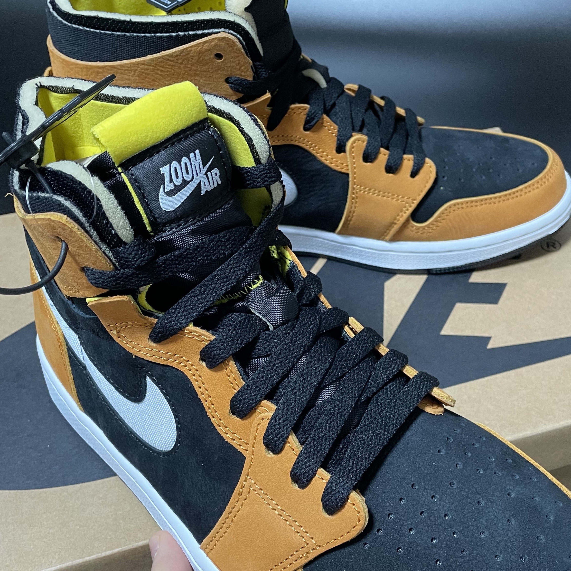 Jordan 1 Zoom Air CMFT Monarch Orange 착용 스타일