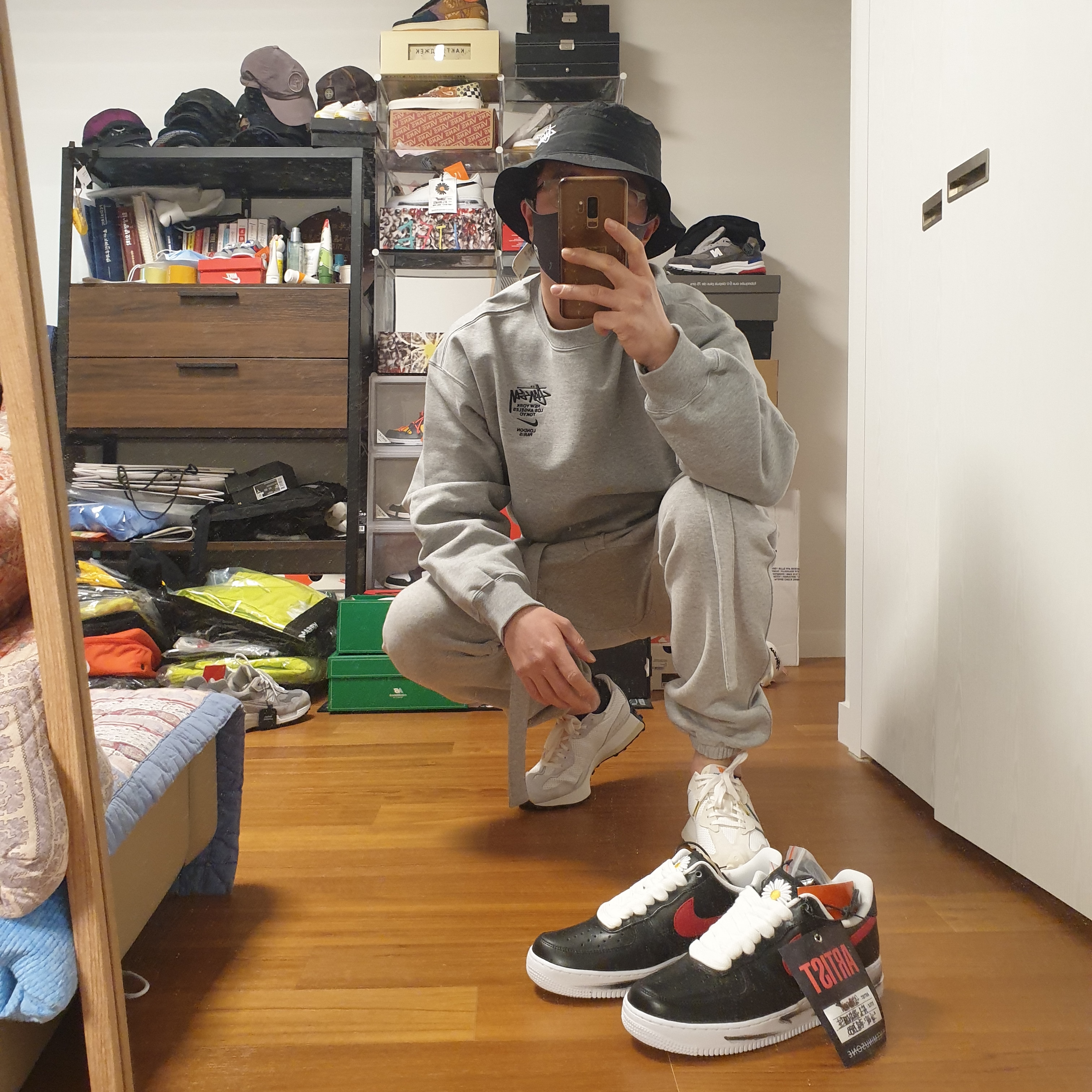 New Balance x Casablanca 327 Idealist Off White Green, New Balance x Casablanca 327 Idealist Black Grey Pink 착용 스타일 - 4