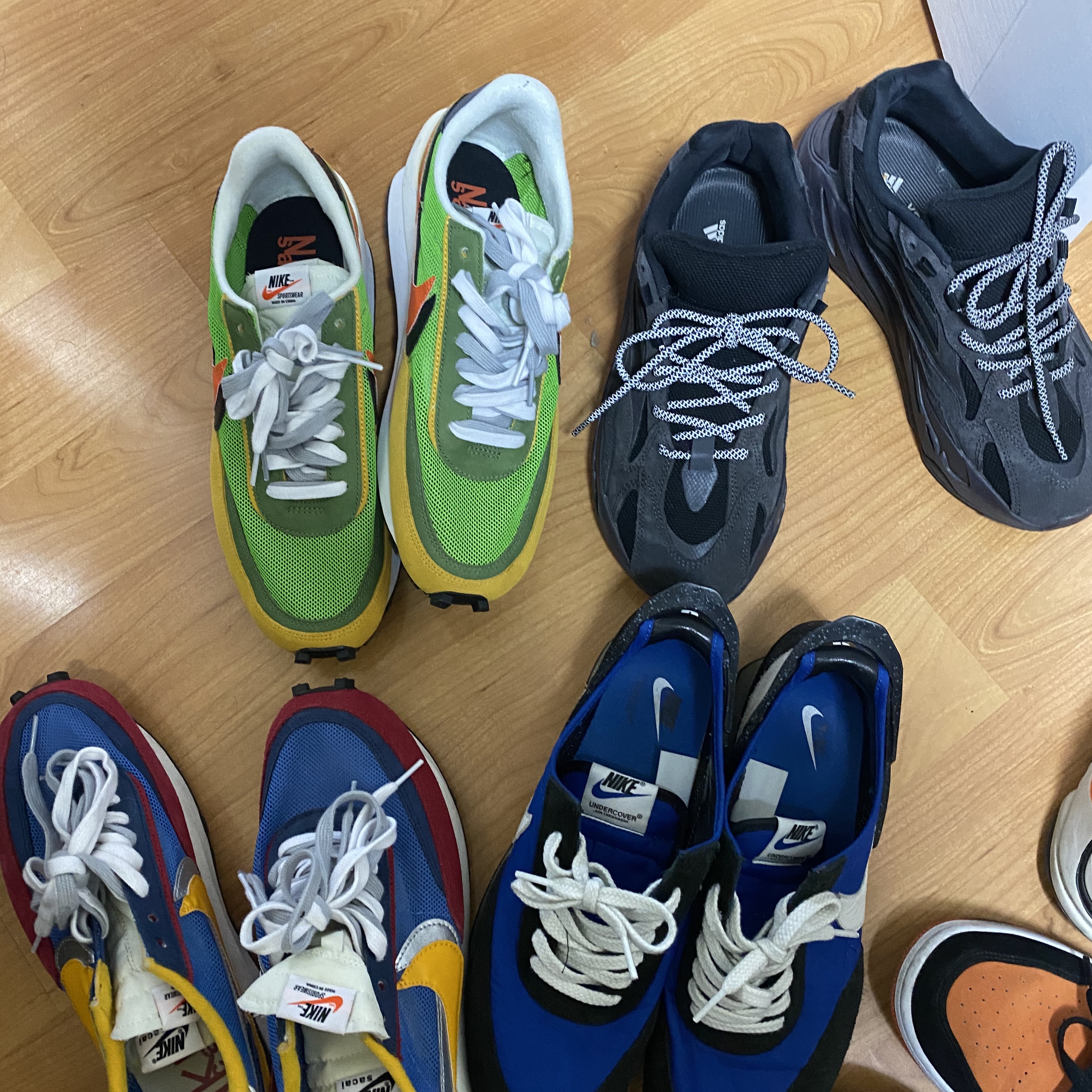 Jordan 1 Low Shattered Backboard, Adidas Yeezy Boost 700 V2 Static 2018 착용 스타일 - 3