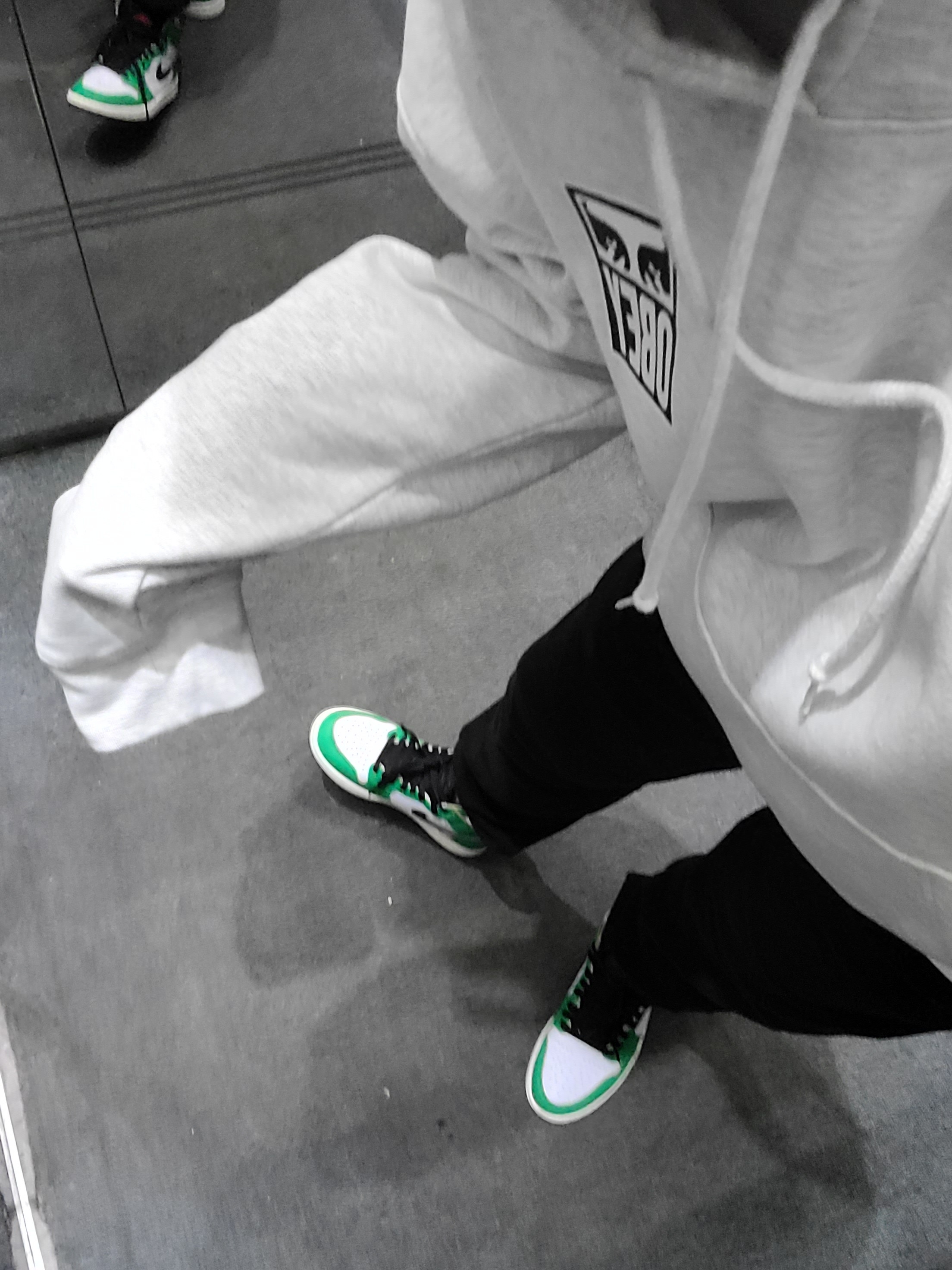 (W) Jordan 1 Retro High OG Lucky Green, Jordan 1 Retro High OG Pine Green Black 착용 스타일 - 2